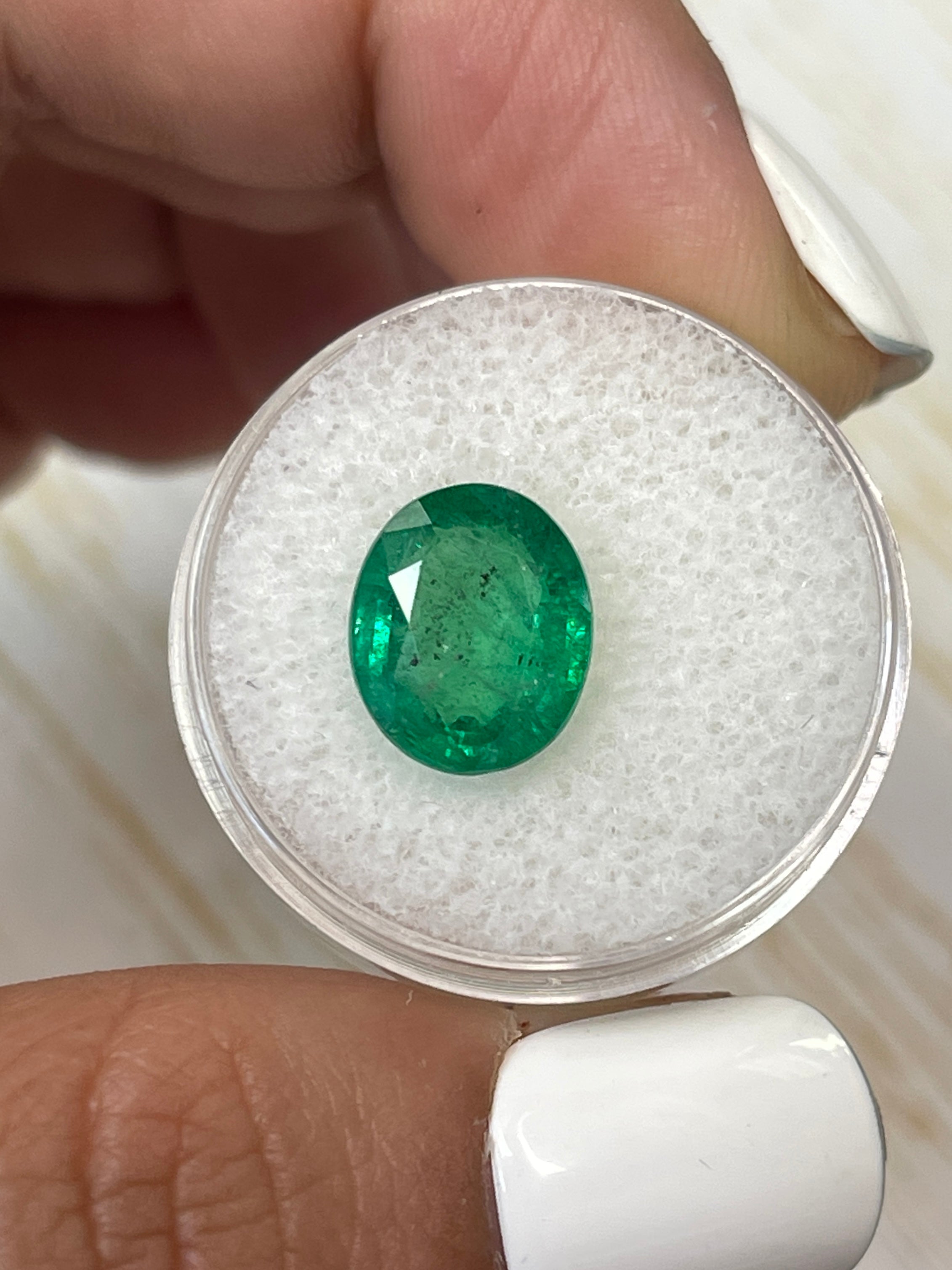 4.80 Carat 12x9.5mm Natural Zambian Emerald Oval Cut Loose Gemstone for Jewelry Making - Engagement Rings, Necklaces & Earrings