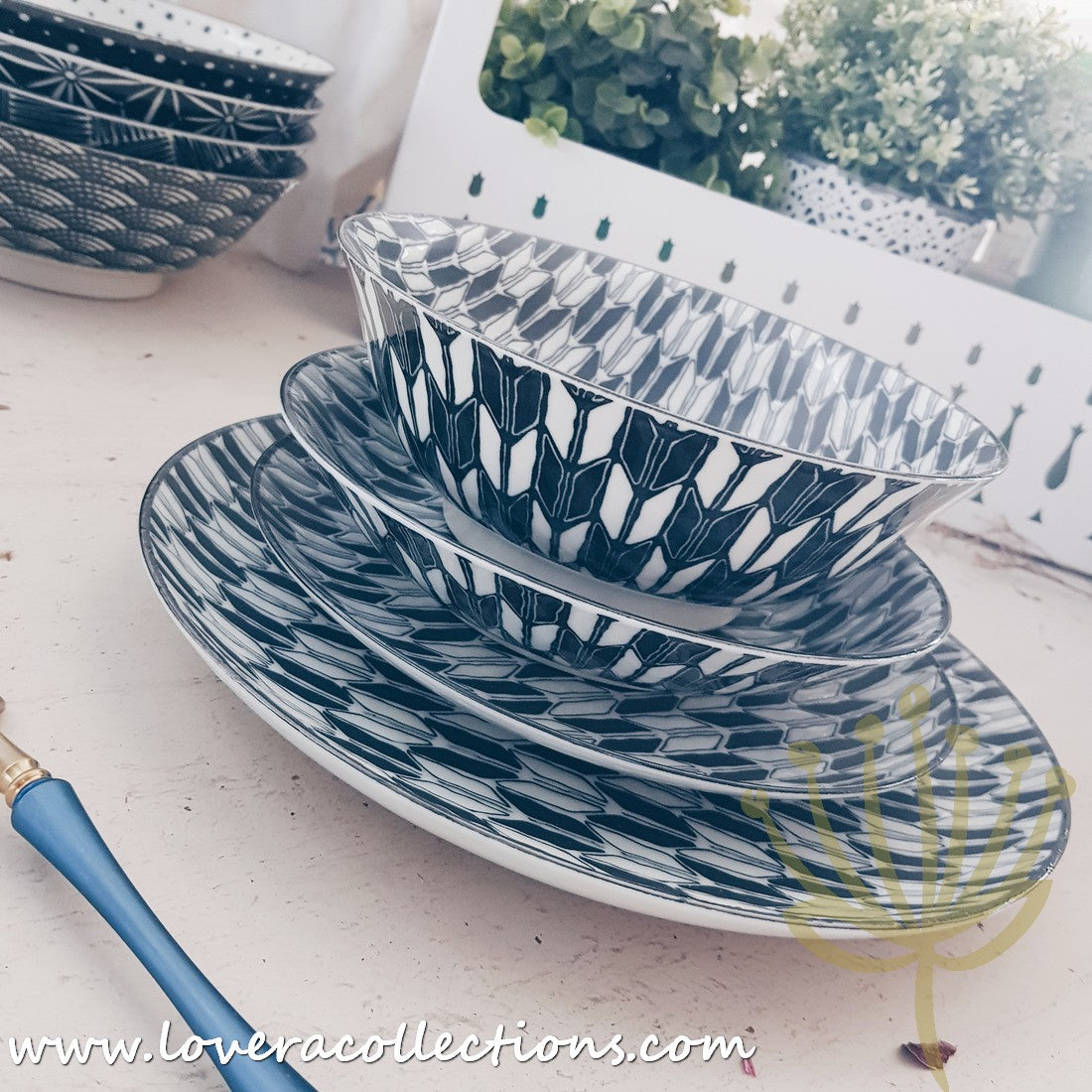 Awasaka Black & White Modern ARROWS Dinnerware Set - 16-Piece Porcelain Plates, Bowls & Mugs - Elegant Tableware for Dinner Parties, Restaurants & Home Decor (60% Off Limited Time Sale)