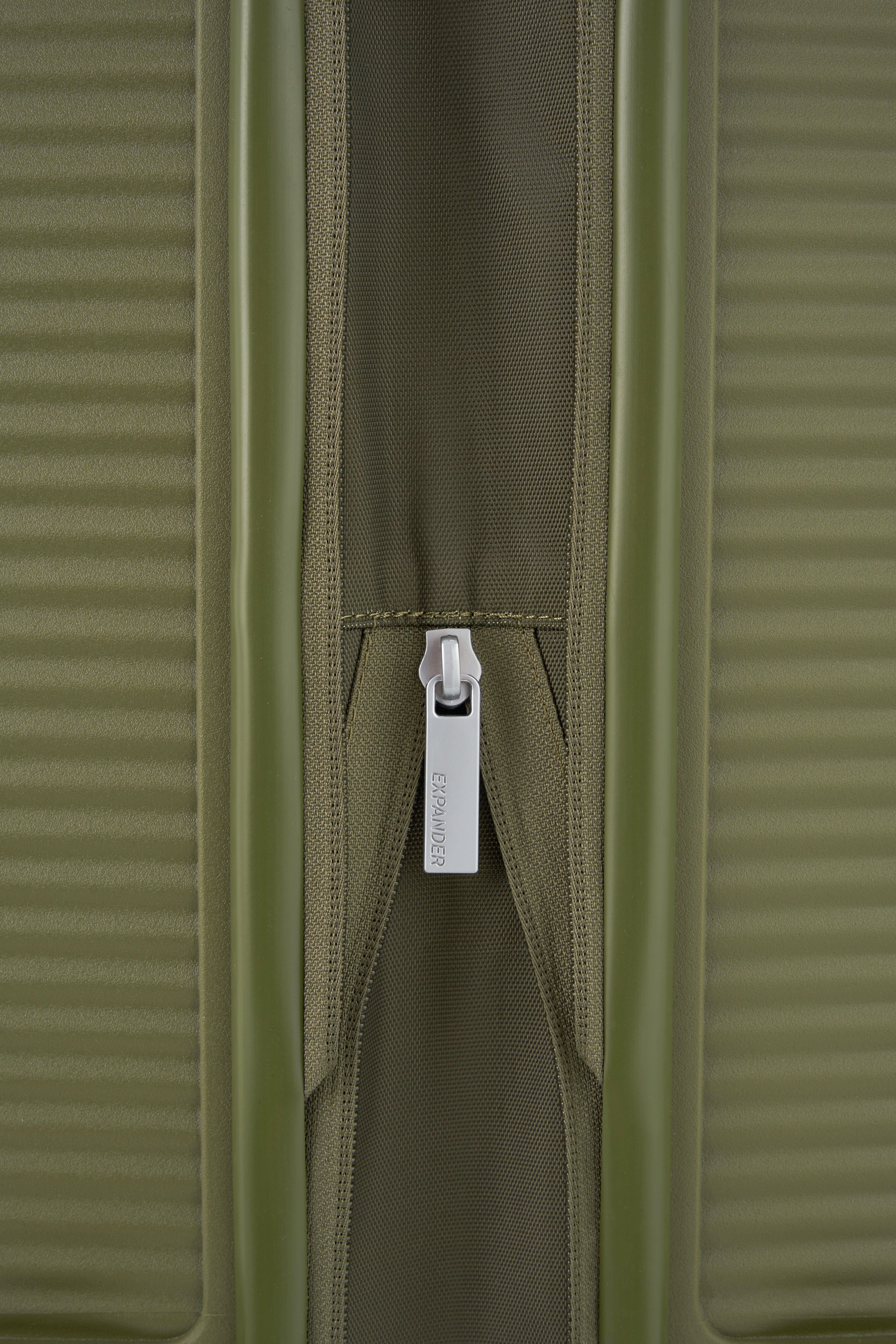 American Tourister 75cm Curio Book Opening Suitcase - Lightweight Spinner Luggage with 360° Wheels, Perfect for Business Travel & Weekend Getaways (Khaki)