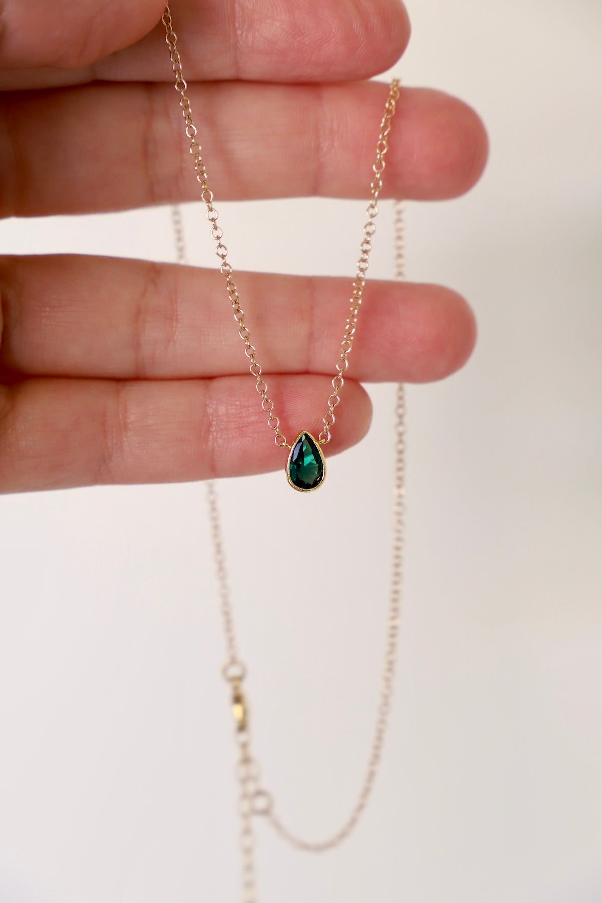 Exquisite Emerald Pear Drop Necklace - Elegant Green Gemstone Pendant for Women - Perfect for Weddings, Parties & Special Occasions