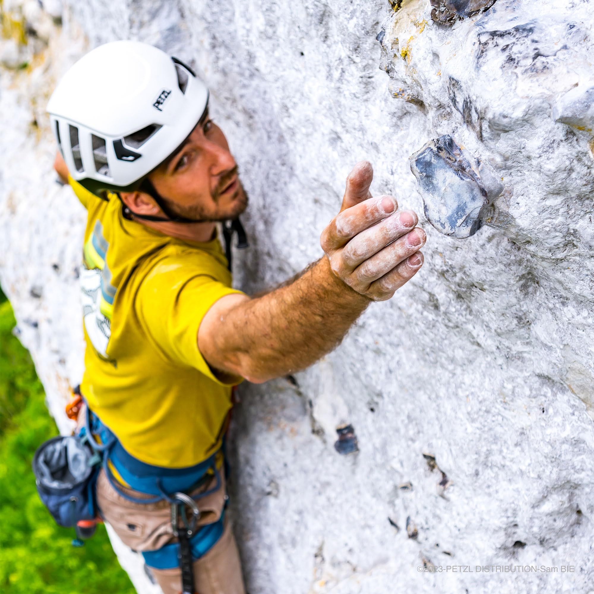 Petzl Power Crunch Chalk 500g - Premium Climbing Chalk for Better Grip | Ideal for Rock Climbing, Bouldering & Weightlifting