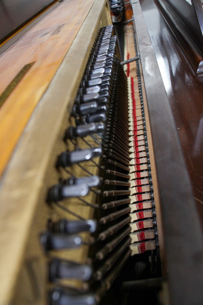 Vintage 1946 Steinway & Sons 40 Console Piano - Polished Mahogany Finish - Serial Number 0882 - Perfect for Home, Studio & Classic Music Performances