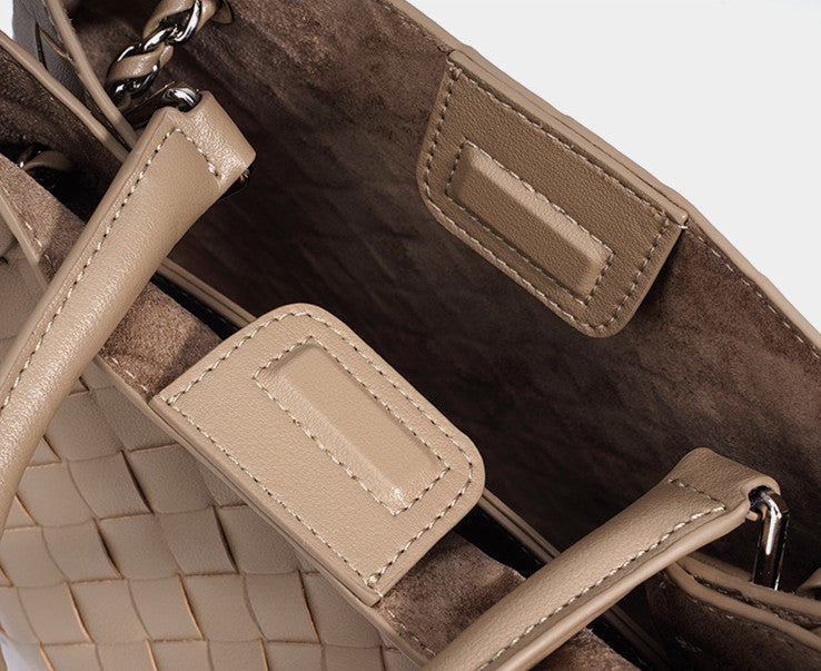 Stylish Woven Leather Crossbody Chain Bag for Women - Fashionable Shoulder Purse for Daily Use, Parties & Date Nights