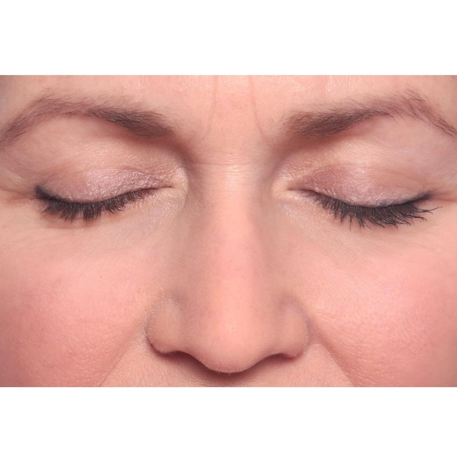 Best Volumizing & Lengthening Mascara with Elderberry & Jojoba Oil - Conditioning, Strengthening Formula for Feathery Long Lashes - Perfect for Daytime Wear & Nighttime Glam