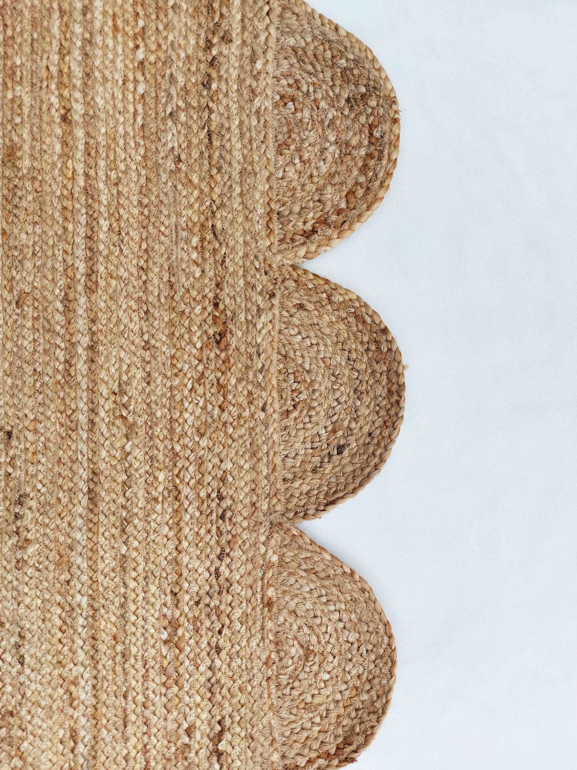 Scalloped Natural Jute Area Rug 10'x13' - Eco-Friendly Handwoven Floor Mat for Living Room, Bedroom & Dining Area - Neutral Beige Home Decor