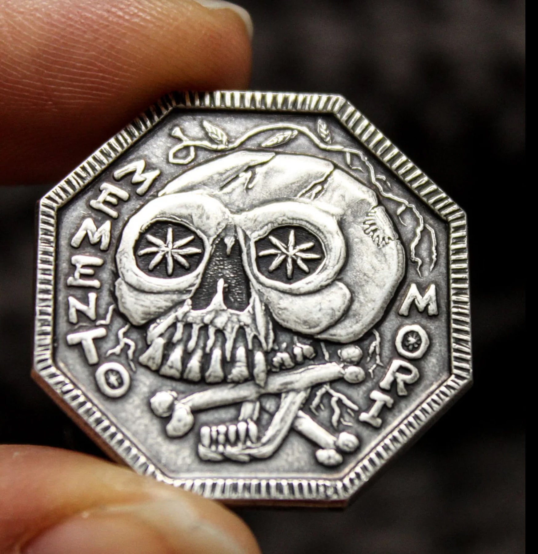 Memento Mori Coin - Ancient Roman Inspired Collectible Coin for Meditation, Mindfulness & Stoic Philosophy - Perfect for Gifts, Home Decor & Spiritual Reflection