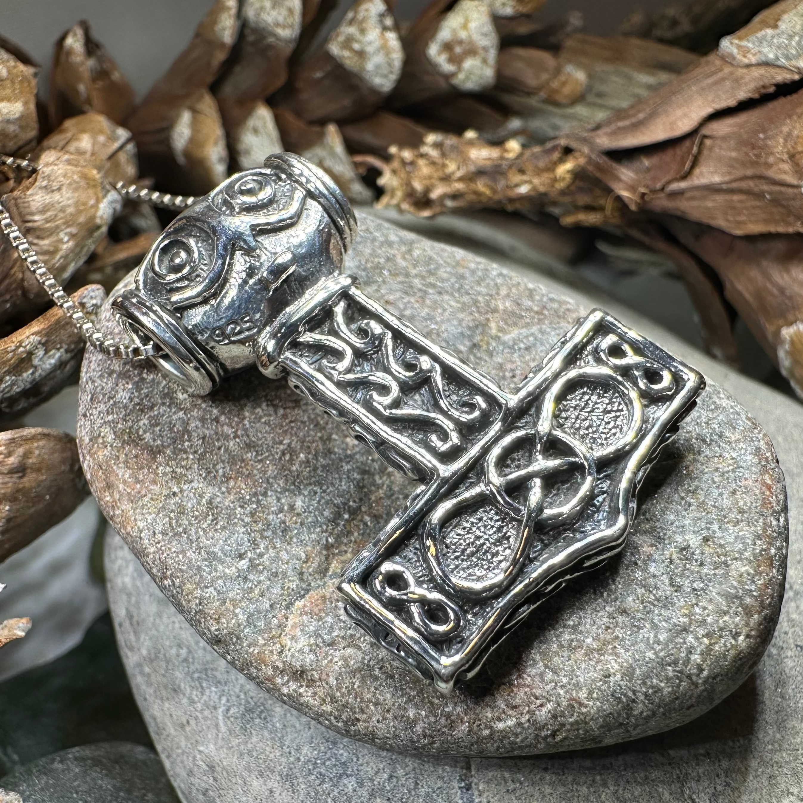 Thor's Hammer Necklace - Viking Mjolnir Pendant for Men & Women - Norse Mythology Jewelry - Perfect for Cosplay, Gifts & Everyday Wear