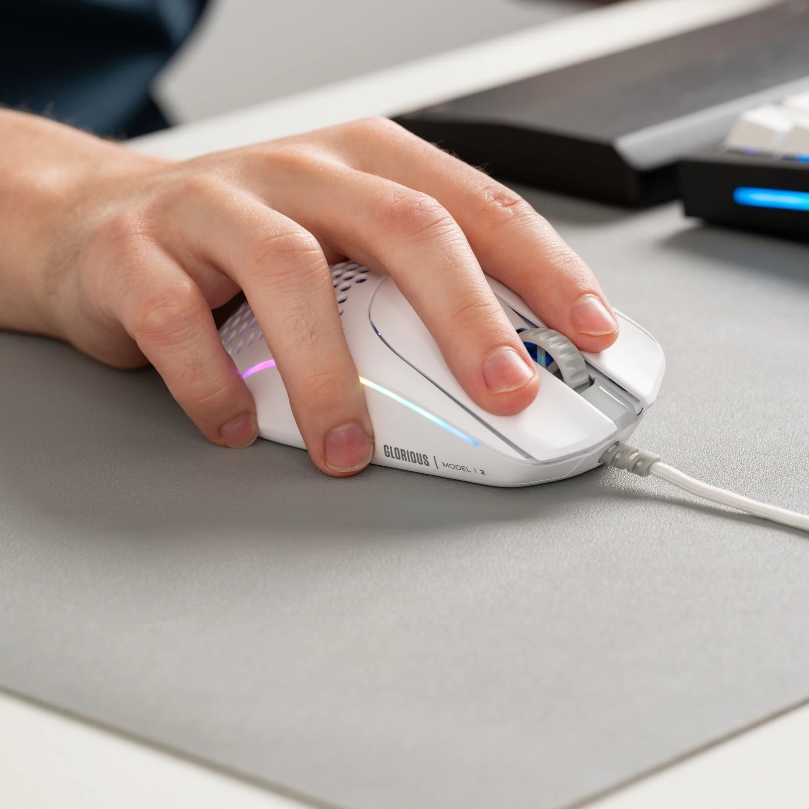 Model I 2 Wired Mouse - Ergonomic USB Computer Mouse with 1600 DPI for PC, Laptop, Office & Gaming - Comfortable Wired Mouse for Work, Home & School Use