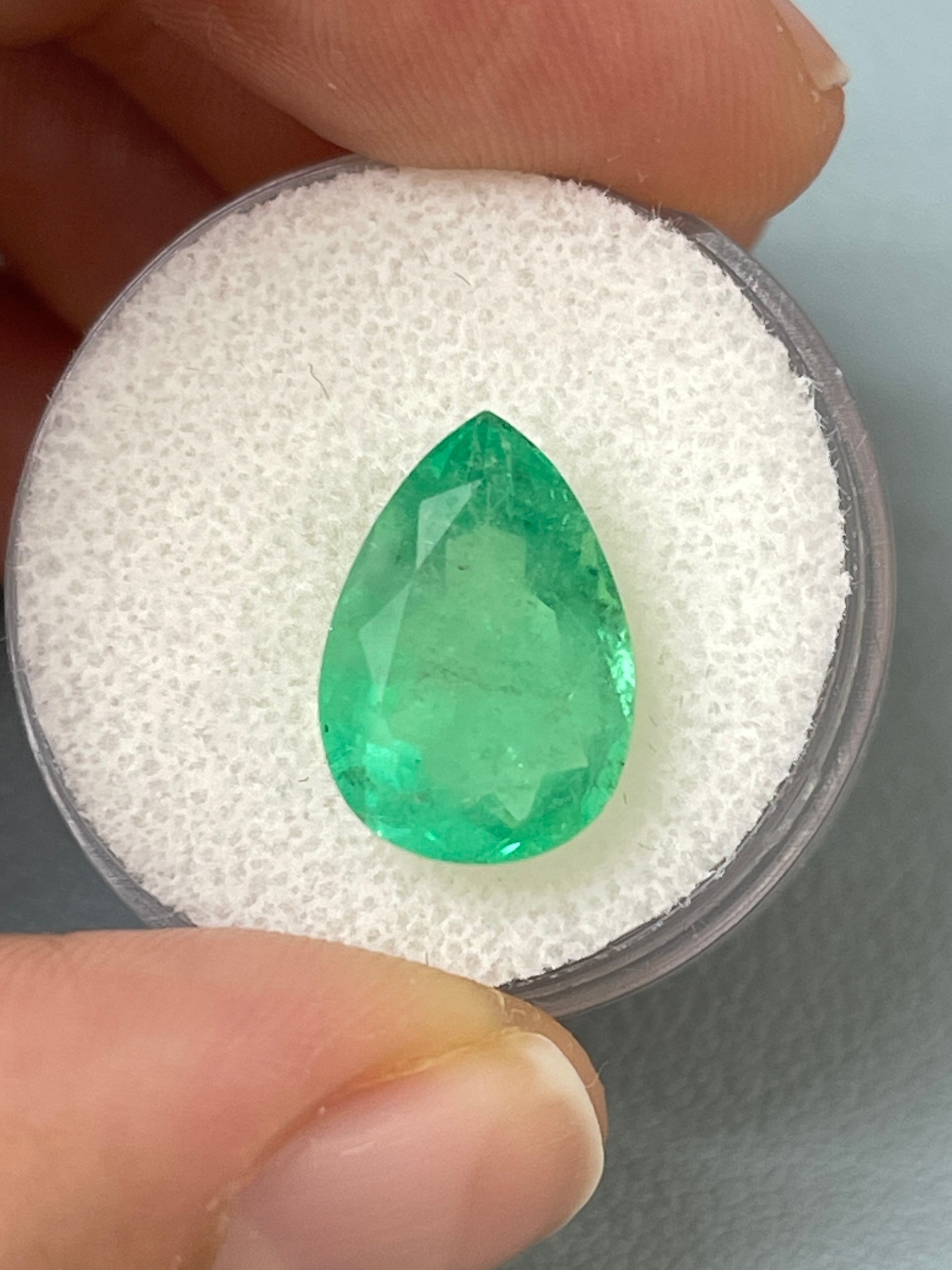 5.21 Carat 14x10mm Pastel Lime Green Natural Loose Colombian Emerald Pear Cut Gemstone for Jewelry Making, Engagement Rings & Luxury Collections