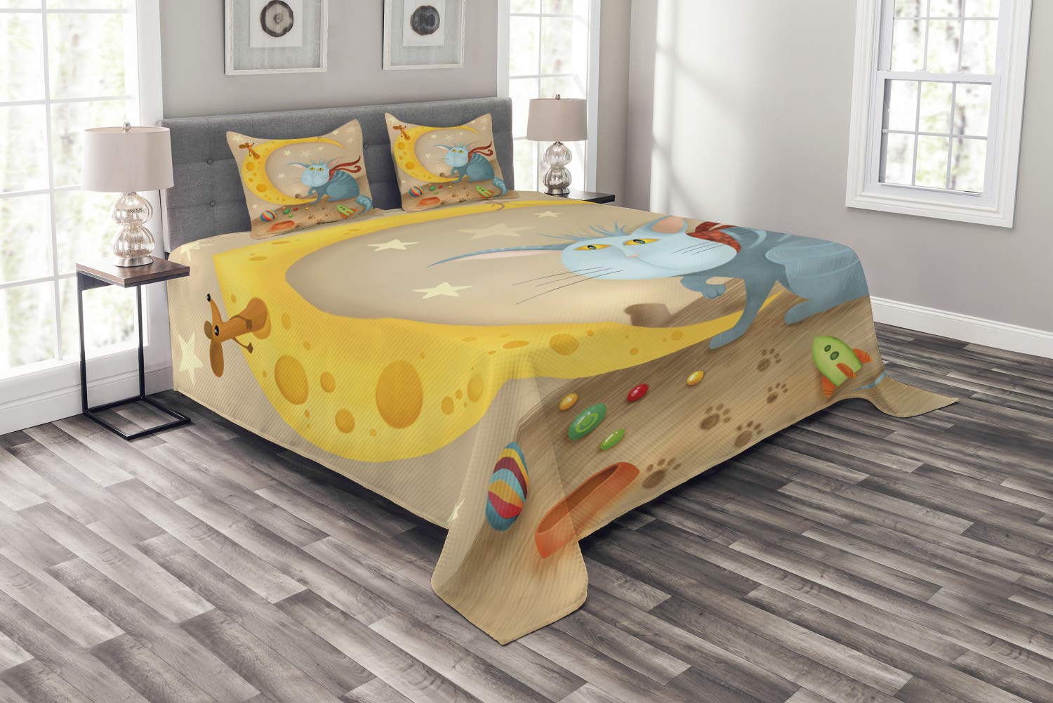 Ambesonne Funny Cat and Mouse Cartoon Bedspread Set - 3 Piece King Size Bedding with 2 Pillow Shams, Crescent Moon Cheese Design, Multicolor | Whimsical Bedroom Decor for Kids & Adults