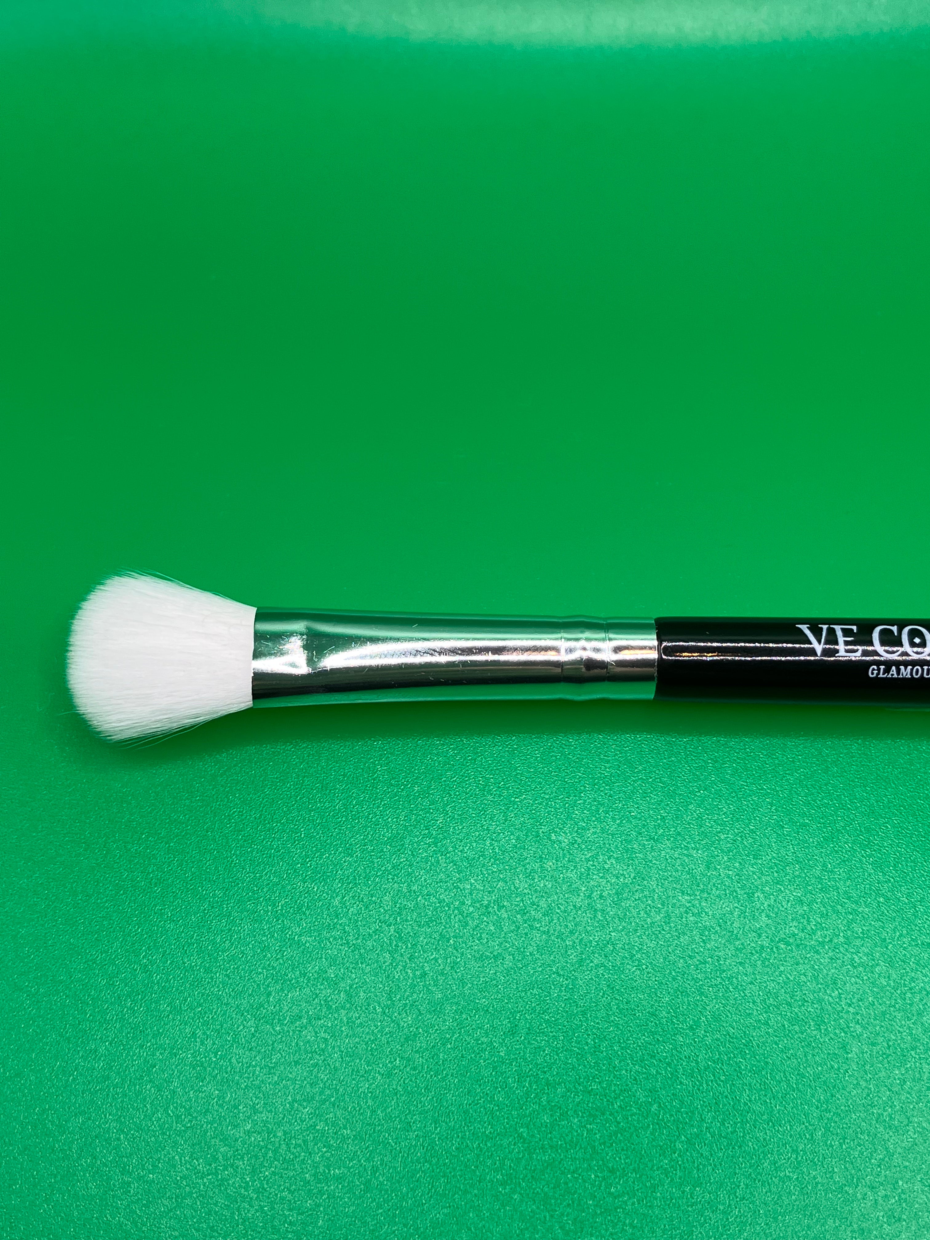 Glamour Magic Double Ended Blending Brush - Professional Makeup Brush for Eyeshadow & Concealer - Perfect for Blending, Contouring & Highlighting - Ideal for Everyday Makeup & Special Occasions