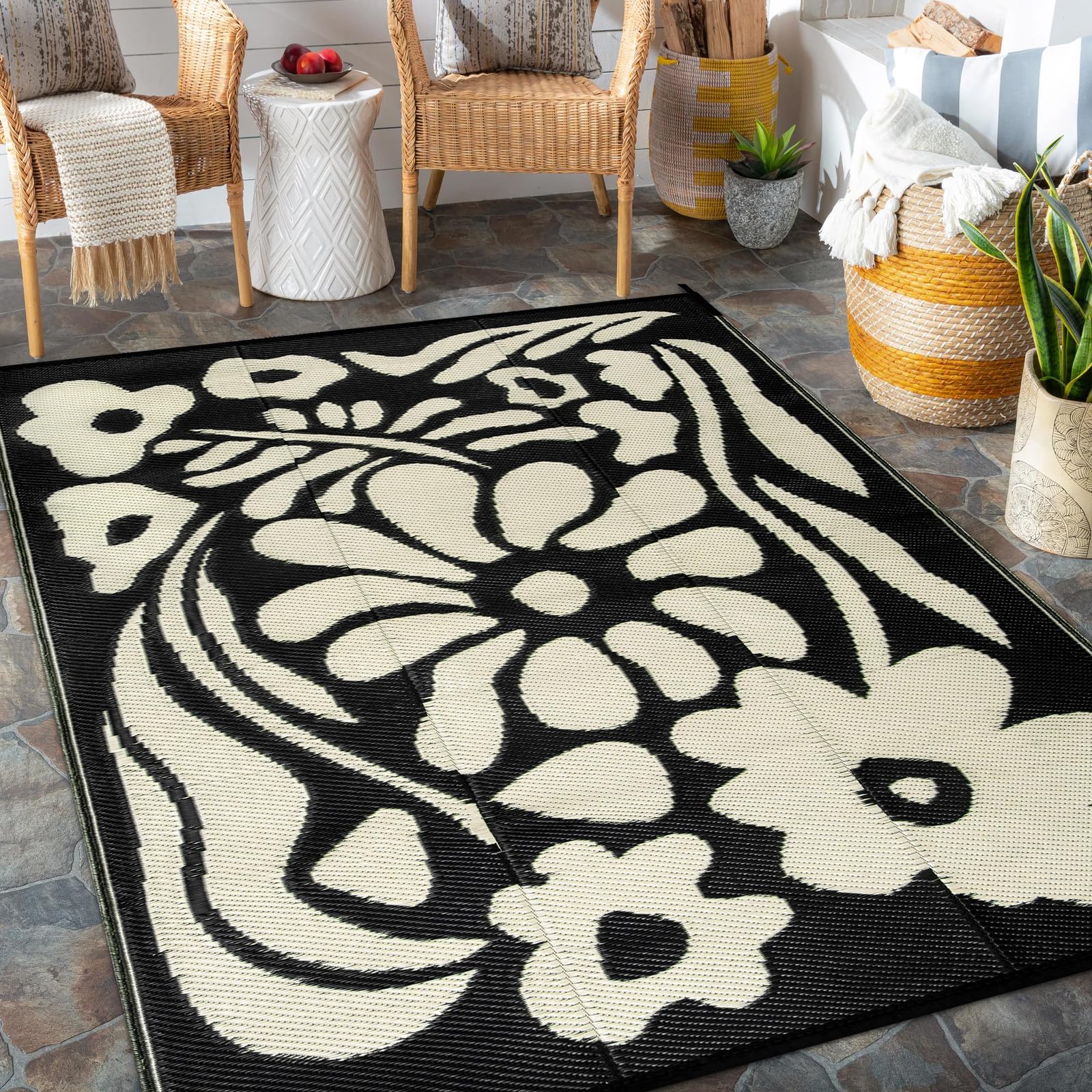 Wonnitar 5x8 Reversible Waterproof Outdoor Rug - Black and White Abstract Flower Design for Patio, Deck, Balcony, Backyard, RV & Camping | Portable, Durable Plastic Straw Mat for Indoor/Outdoor Use