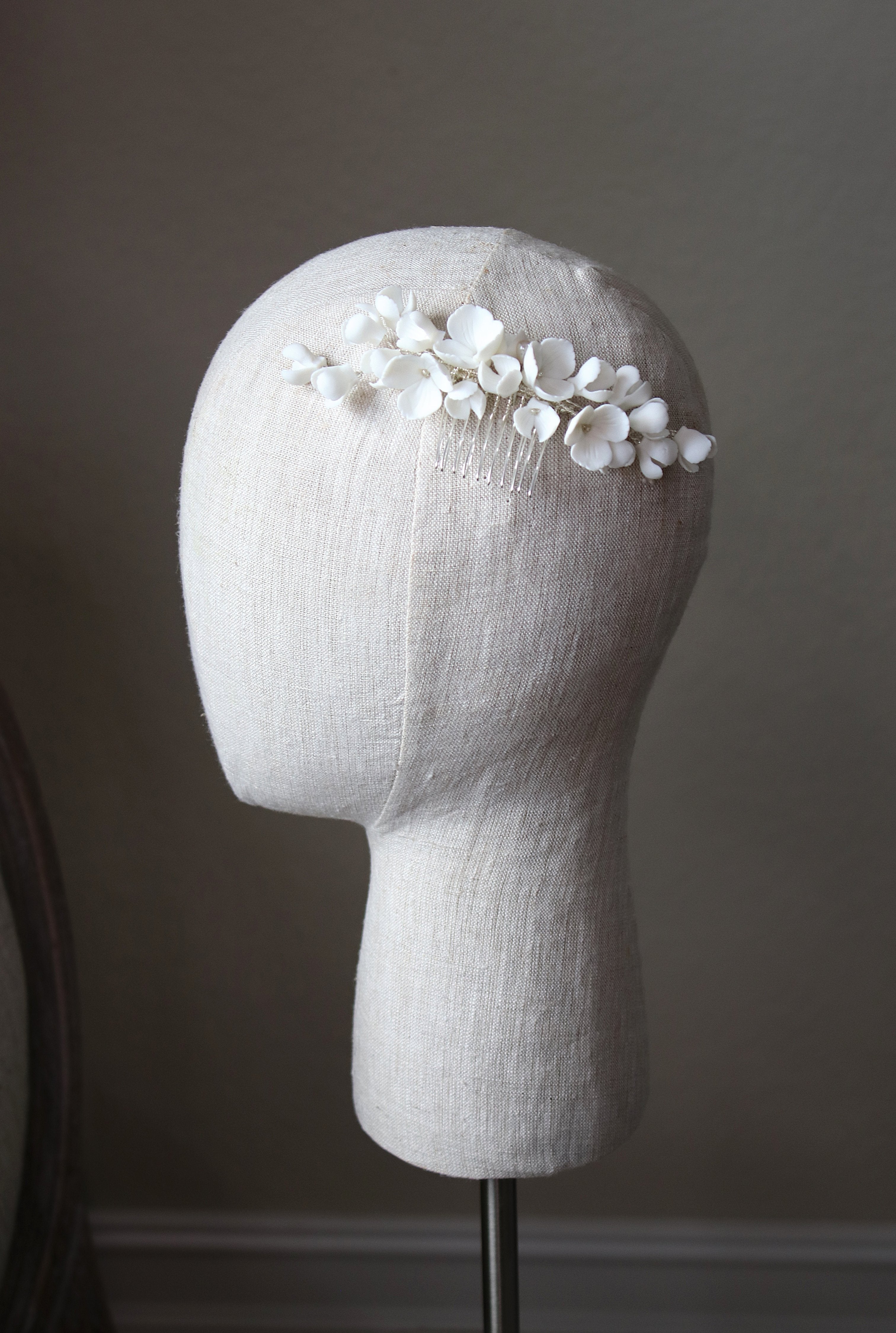 HARPER Porcelain Floral Hair Comb - Vintage Style Hair Accessory for Women, Bridal Hairpiece, Wedding Hair Jewelry - Perfect for Weddings, Prom, Parties & Special Occasions