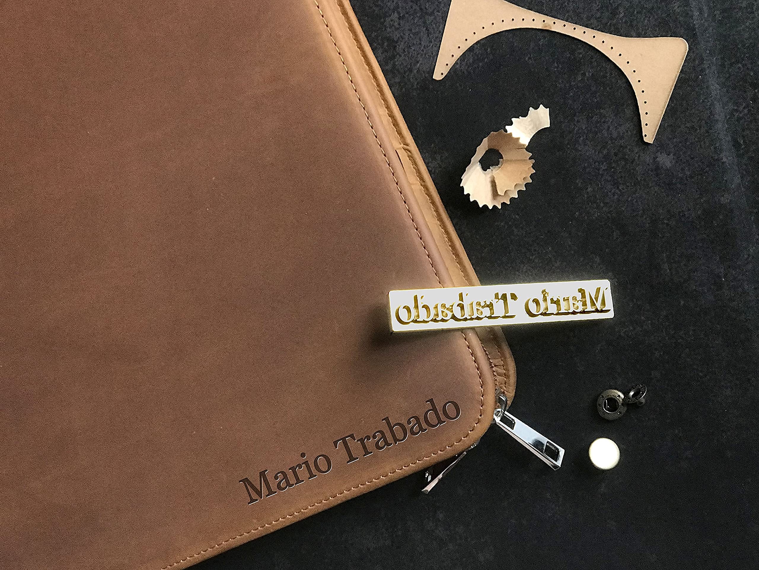 Premium Custom Engraved Genuine Leather Portfolio for Men & Women - 3-Ring Zipper Binder Holds 13