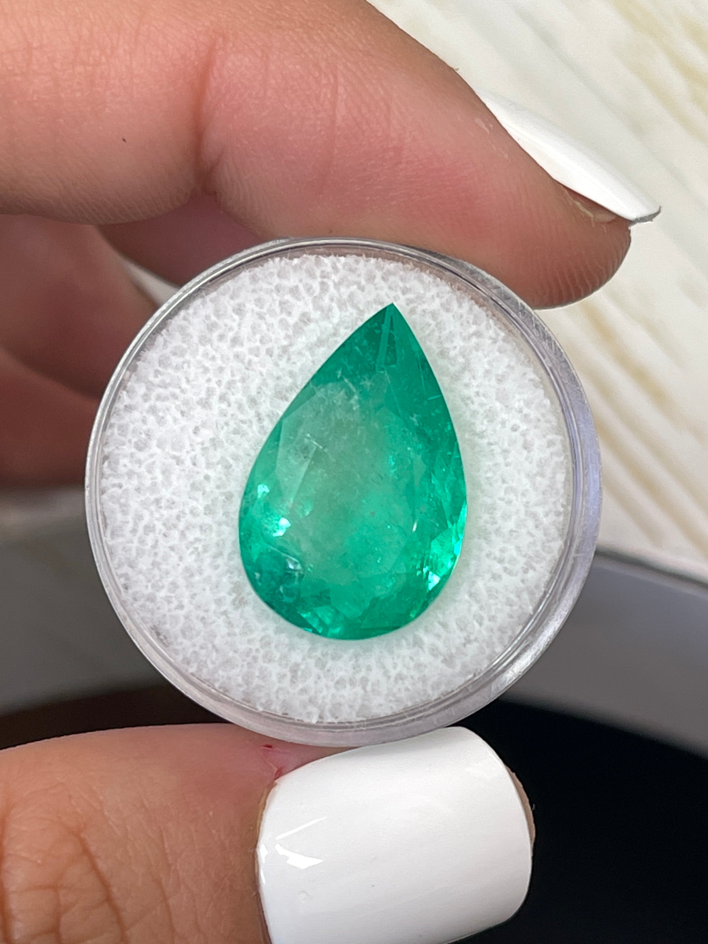 10.05 Carat Natural Colombian Emerald Pear Cut Loose Gemstone - 20x13mm Vivid Green for Jewelry Making & Engagement Rings