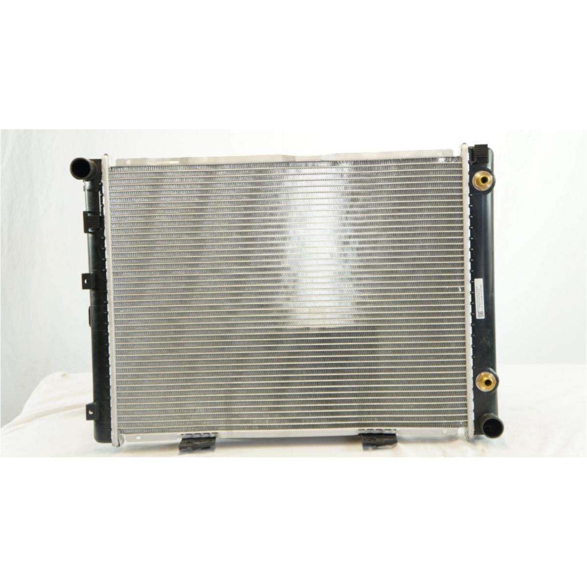 1984-1993 Mercedes-Benz 190E 2.3L L4 Automatic Transmission Aluminum/Plastic Radiator with Oil Cooler - 1 Row Replacement Part for Improved Engine Cooling & Performance | Perfect for Daily Commuting & Highway Driving