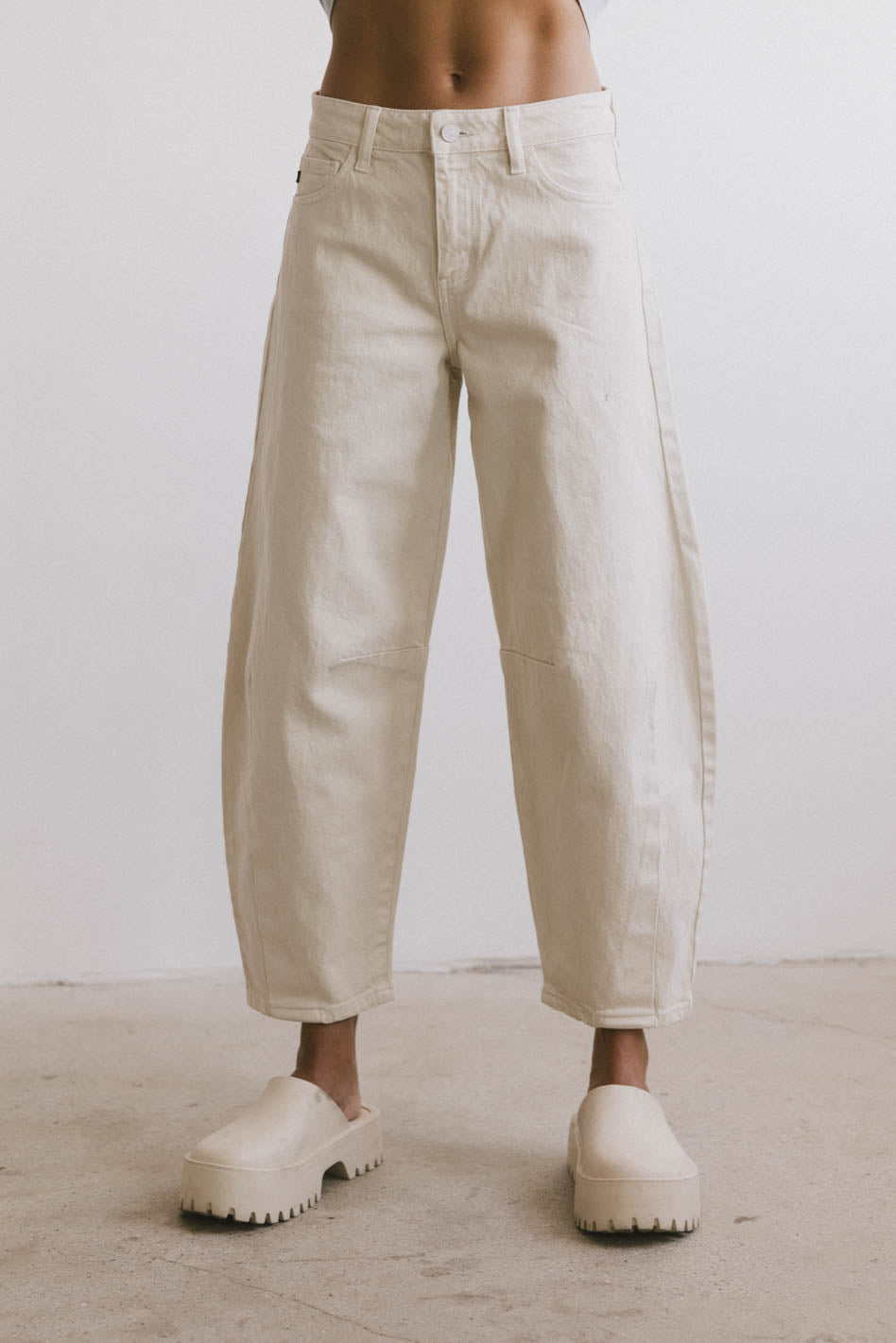 Lex Barrel Jeans in Ivory - High Waist Distressed Denim Pants for Women | Perfect for Casual Outfits, Date Nights & Street Style Looks (Final Sale)