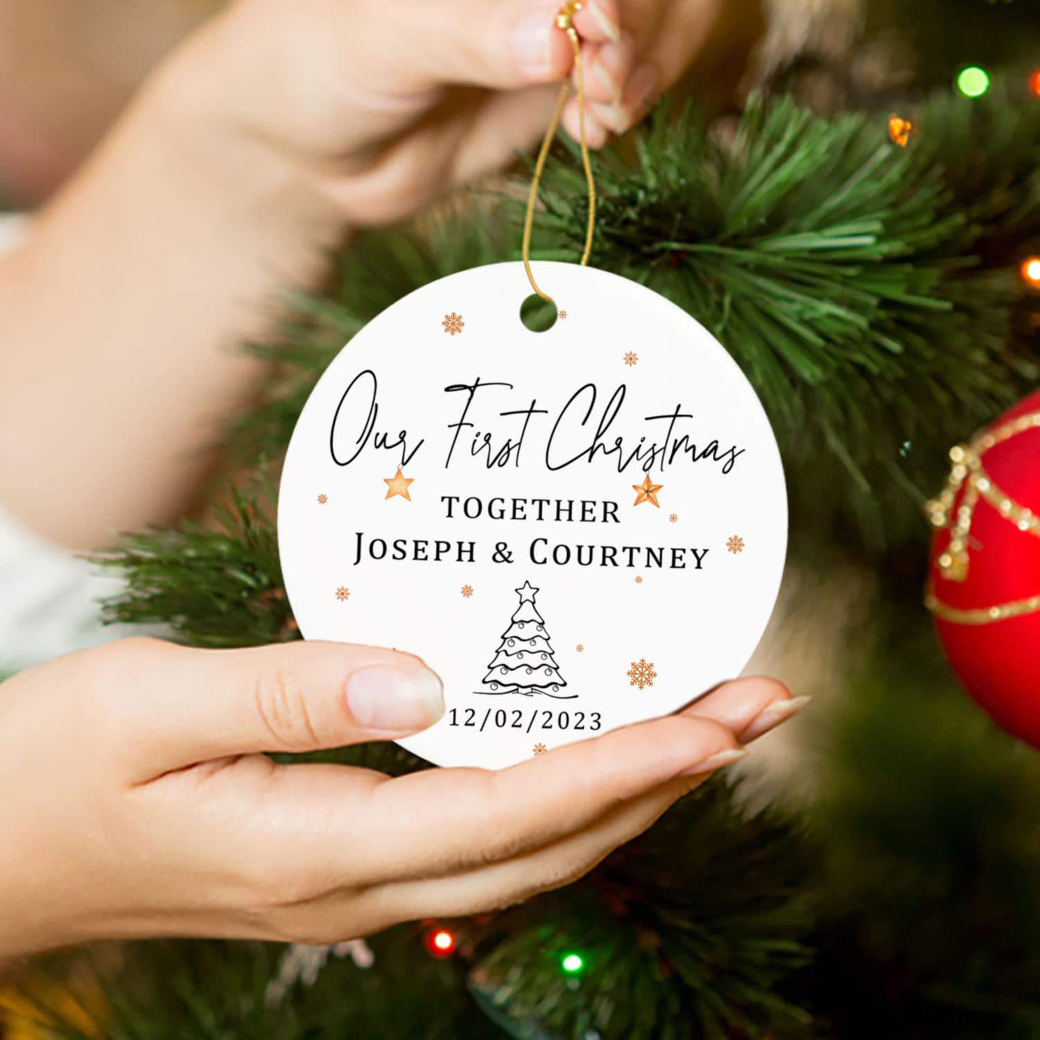 Personalized Couples Christmas Ornament 2025 - Custom First Christmas Together Keepsake Gift for Newlyweds - Perfect for Holiday Tree Decor & Romantic Anniversary Present