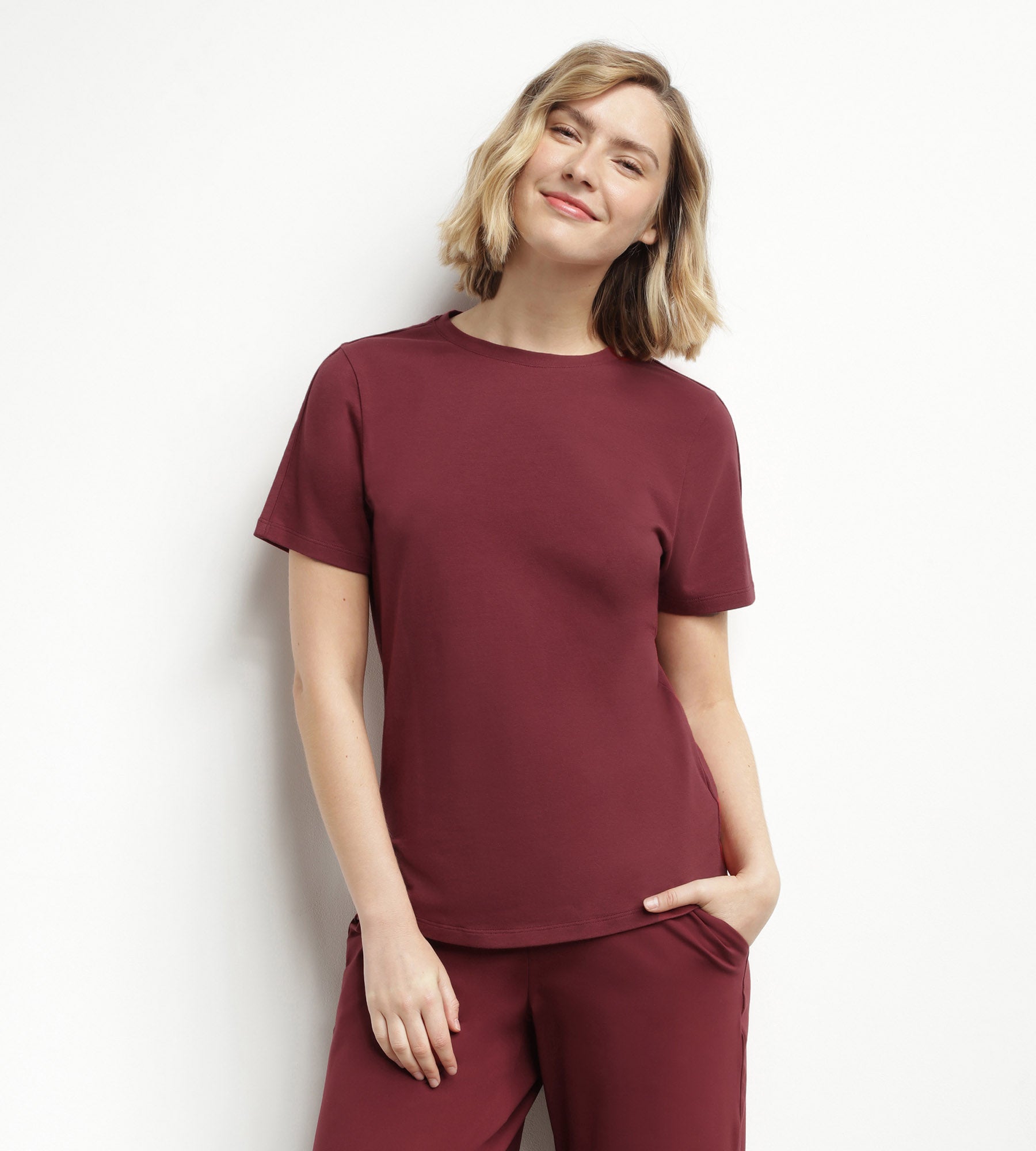 Women's Thermoregulating Sport T-Shirt - Breathable Bordeaux Jersey for Running & Workouts | Activewear for Gym & Outdoor Fitness