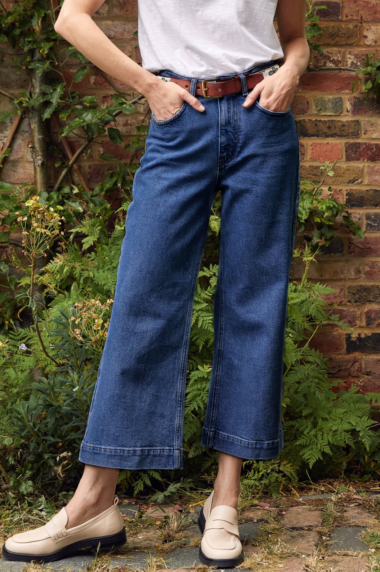Stylish Denim Wide Leg Crop Jeans for Women - High Waisted Distressed Wash | Perfect for Casual Outfits & Streetwear Fashion