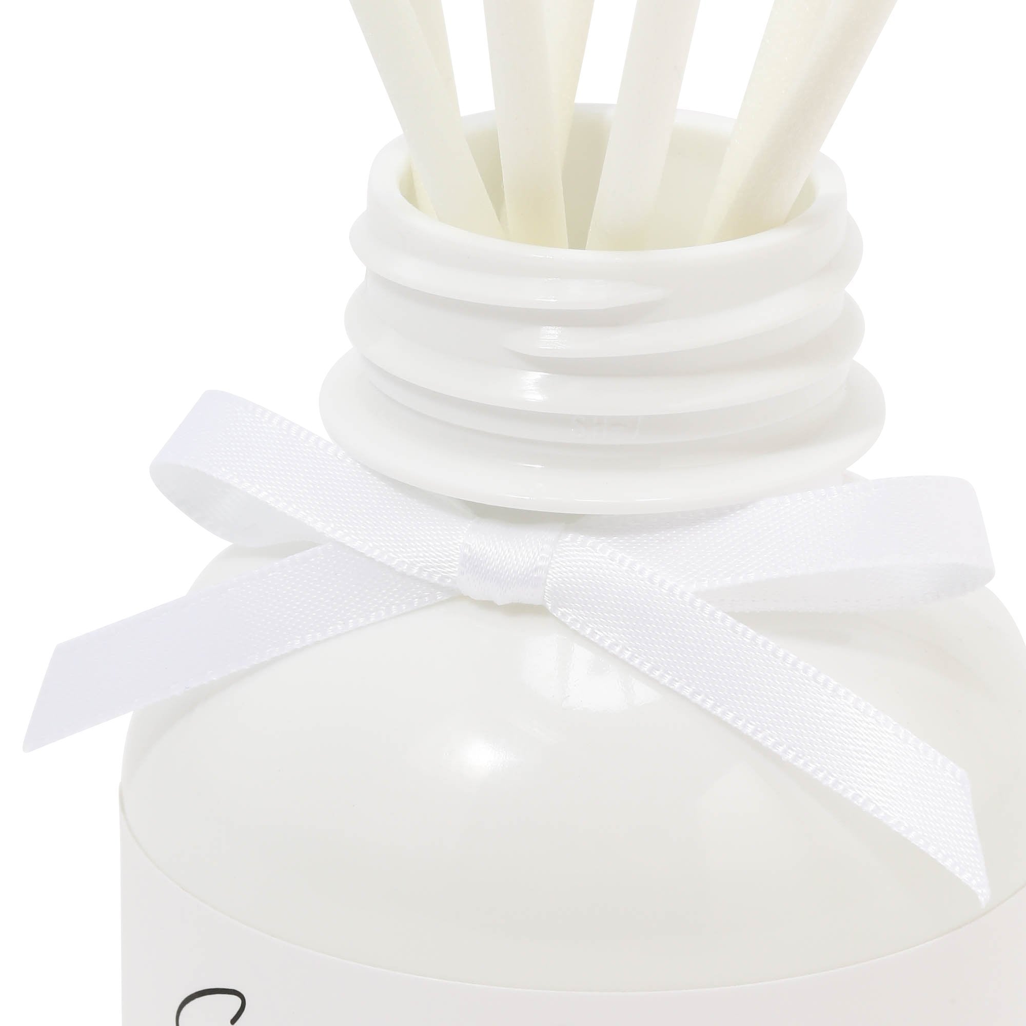 Claire Essential Oil Diffuser White - Aromatherapy Ultrasonic Humidifier for Home, Office, Yoga & Spa Relaxation