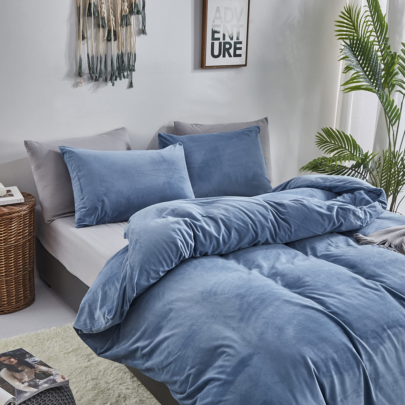 CLOTHKNOW Blue Velvet King Duvet Cover Set - 3 Piece Soft & Cozy Bedding Set with 2 Pillowcases | Luxury Fluffy Comforter Cover in Lake Blue & Green | Perfect for Master Bedroom, Guest Room & Cozy Winter Nights