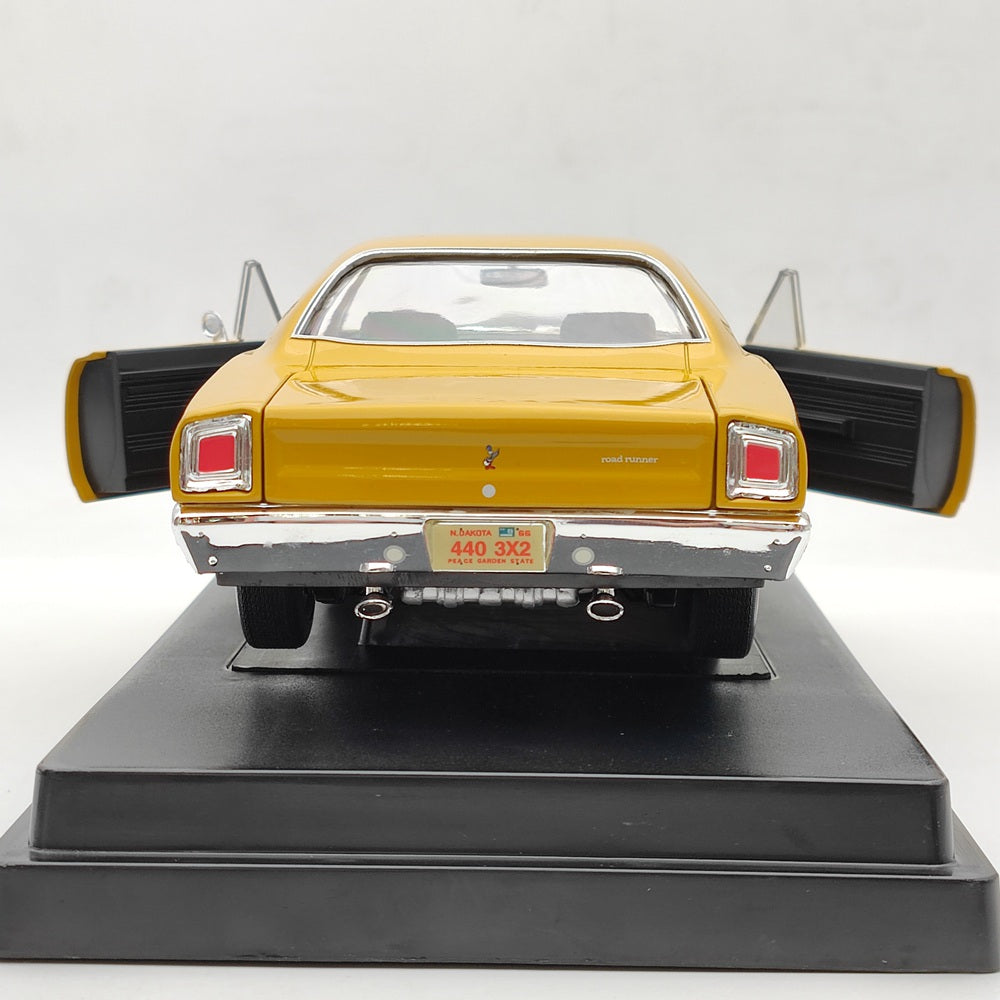 1:18 Scale 1969 1/2 Plymouth Roadrunner 440 6BBL Supercar Diecast Model Toy - Collectible Car Gift for Adults & Kids (Perfect for Display, Racing Enthusiasts & Vintage Car Collections)