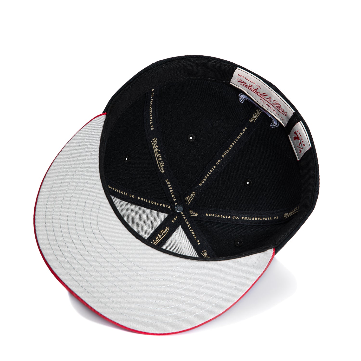 Mitchell & Ness Chicago Bulls 30th Anniversary Patch Arch Hat - Black & Red NBA Basketball Cap for Men & Women - Perfect for Games, Streetwear & Sports Fan Gifts