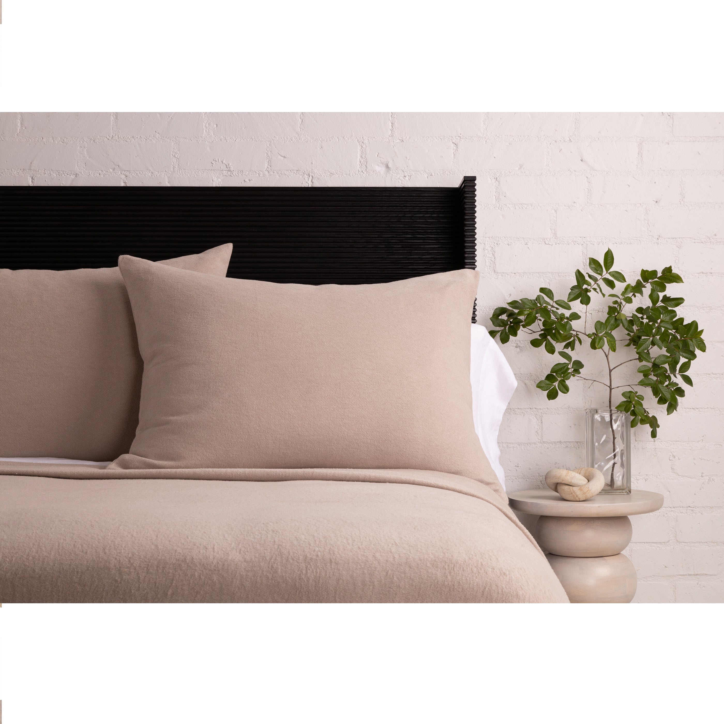 Billie Blanket - Ultra Soft & Cozy Fleece Throw Blanket for Bed, Couch & Travel - Perfect for Winter, Gifts & Home Decor