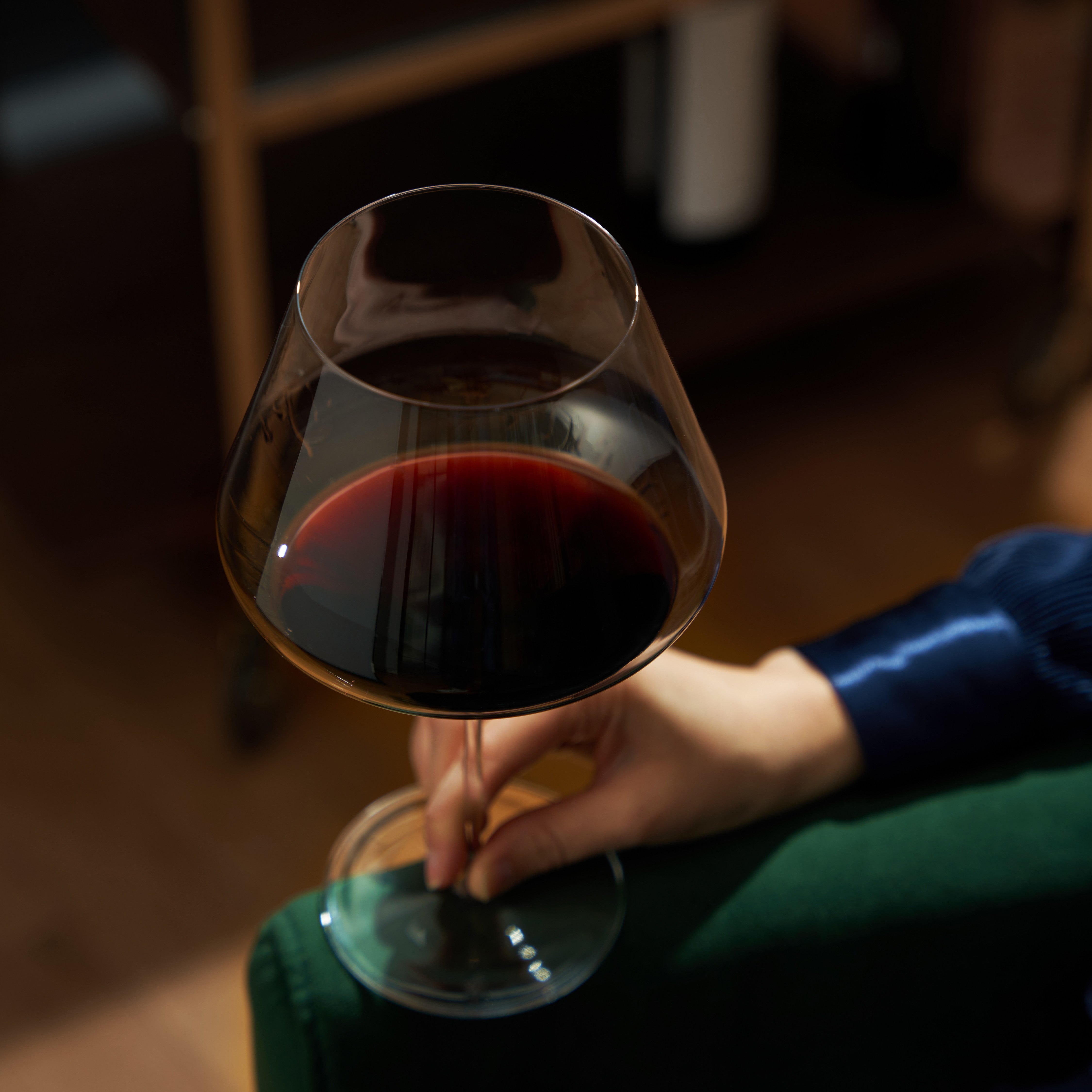 Premium Liminal Burgundy Wine Glasses Set of 2 - Elegant Stemware for Red Wine, Cabernet & Bordeaux - Perfect for Dinner Parties, Romantic Evenings & Wine Tasting Events