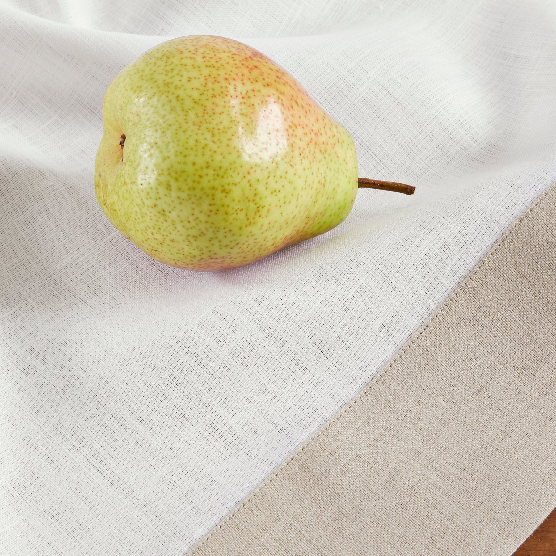 Contempo Modern Decorative Table Throw - Stylish & Soft Table Cover for Dining Room, Living Room, or Outdoor Patio - Perfect for Home Decor, Parties, and Special Occasions