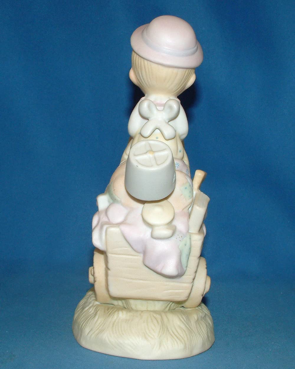 Precious Moments Walking By Faith Figurine - Inspirational Christian Home Decor Gift for Baptism, Wedding & Holidays - Perfect for Shelves, Desks & Gift Displays