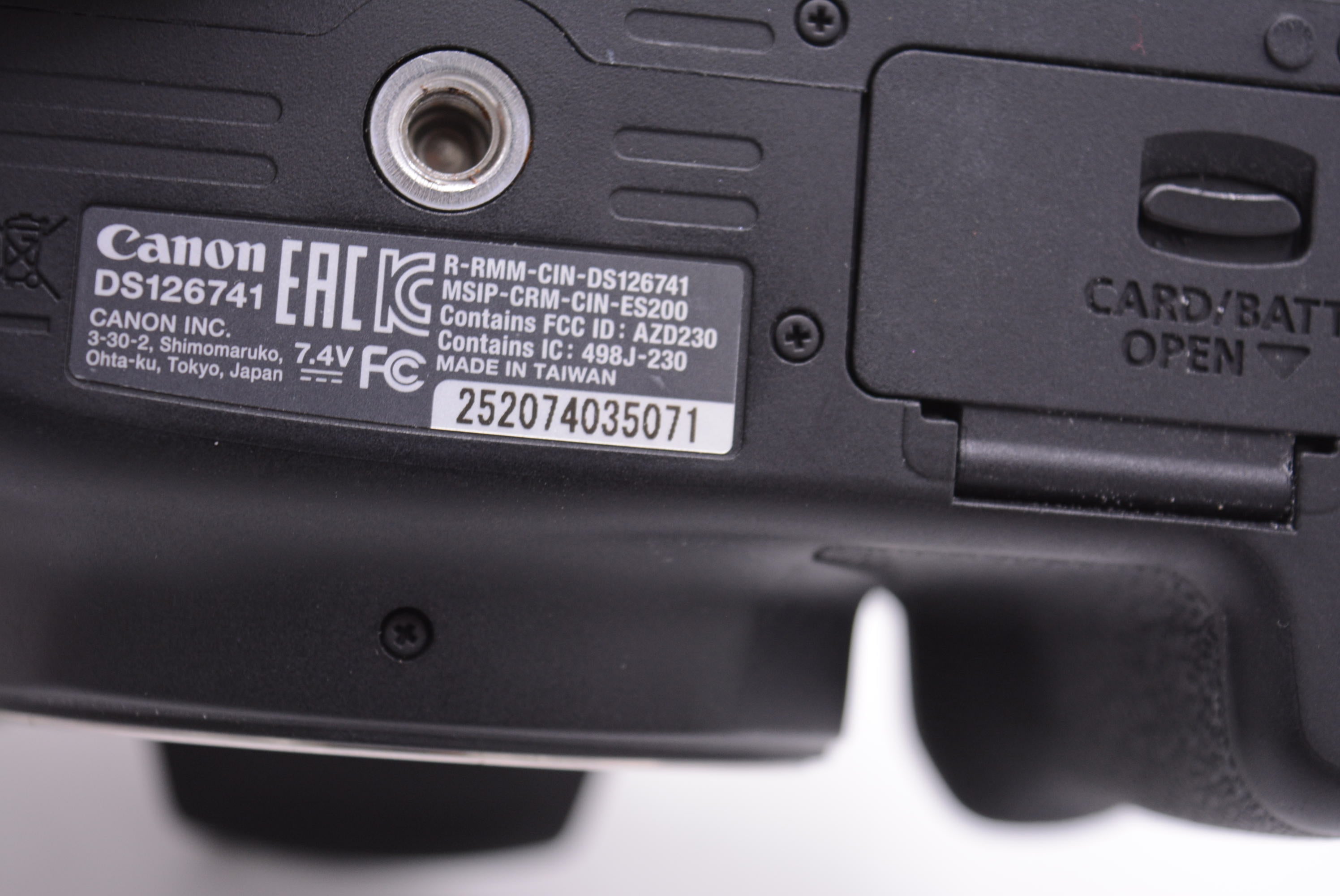 Canon EOS Rebel T7 DSLR Camera Body (Used for Parts) - Perfect for Photography Enthusiasts & Repair Projects | Vintage Camera Collection, DIY Fixes & Spare Parts Replacement