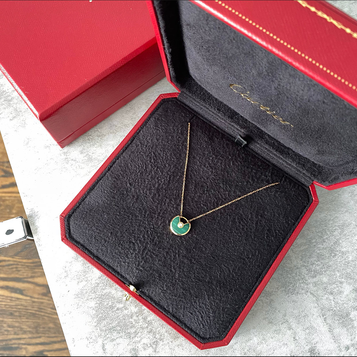 Cartier Amulette de Cartier 18k Gold Diamond & Malachite Pendant Necklace for Women - Elegant Jewelry Gift for Anniversary, Birthday & Special Occasions