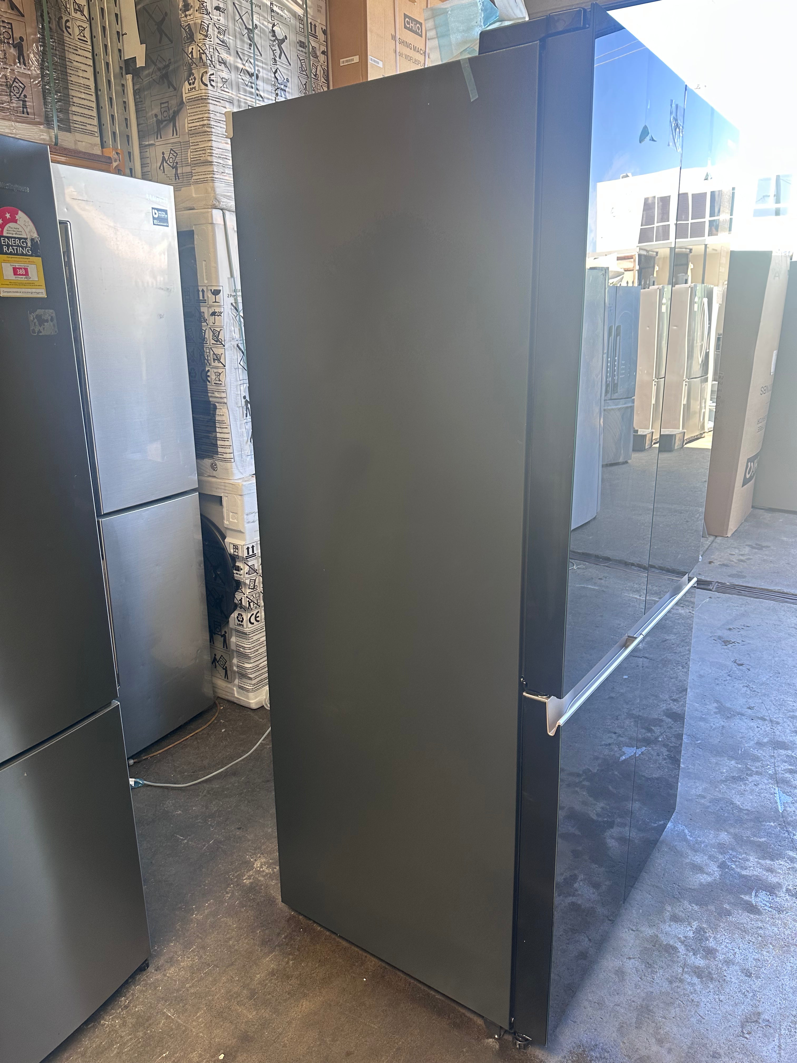 Hitachi 638L French Door Refrigerator with Black Glass - RWB640VT0GBK Model [Factory Second, No Damage] - Perfect for Modern Kitchens and Open-Concept Homes