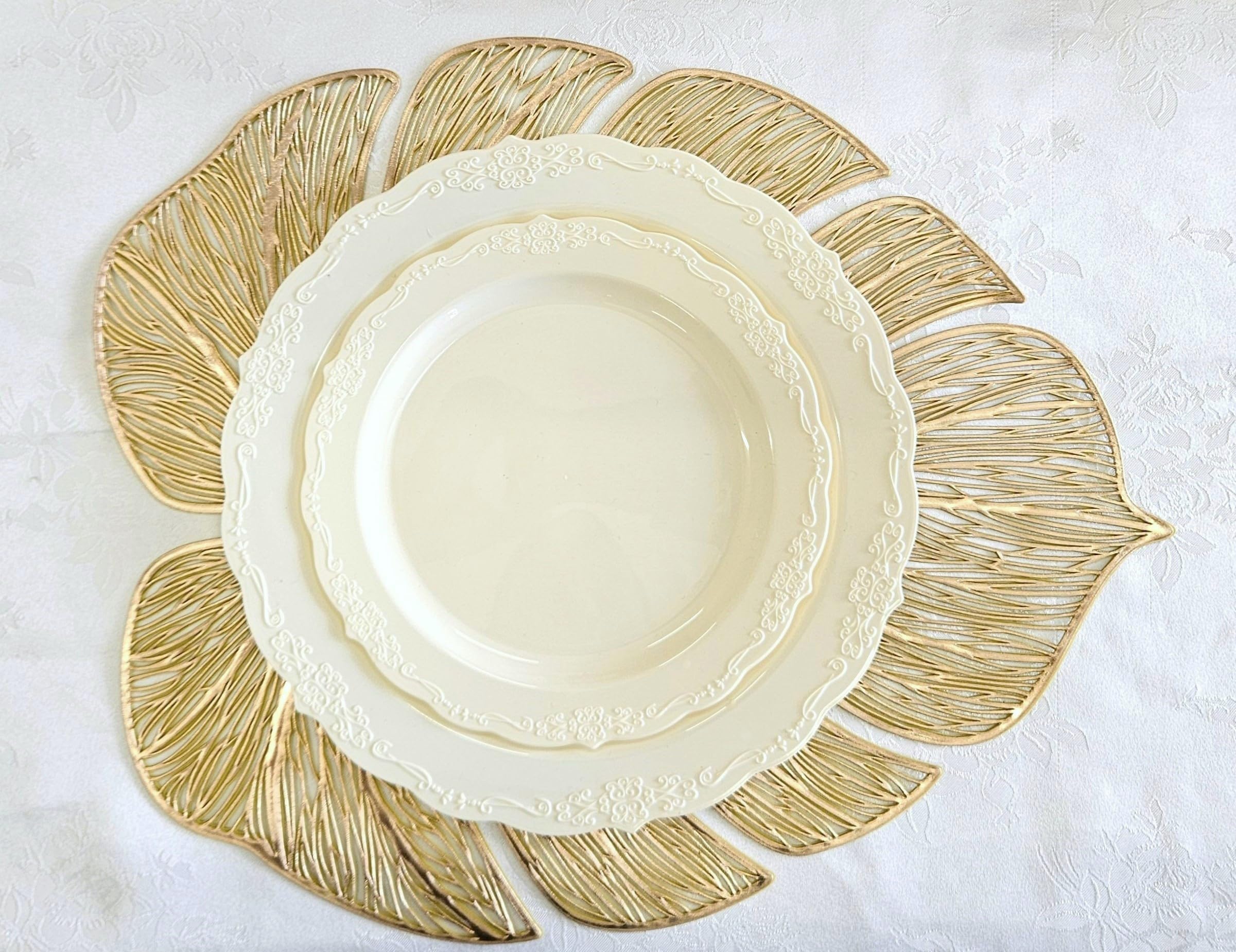 120-Piece Pressed Vinyl Metallic Placemats Set - Elegant Gold Table Mats for Weddings, Parties & Special Events - Premium Waterproof & Reusable Placemats for Dining Table Decor, Centerpieces & Home Entertaining