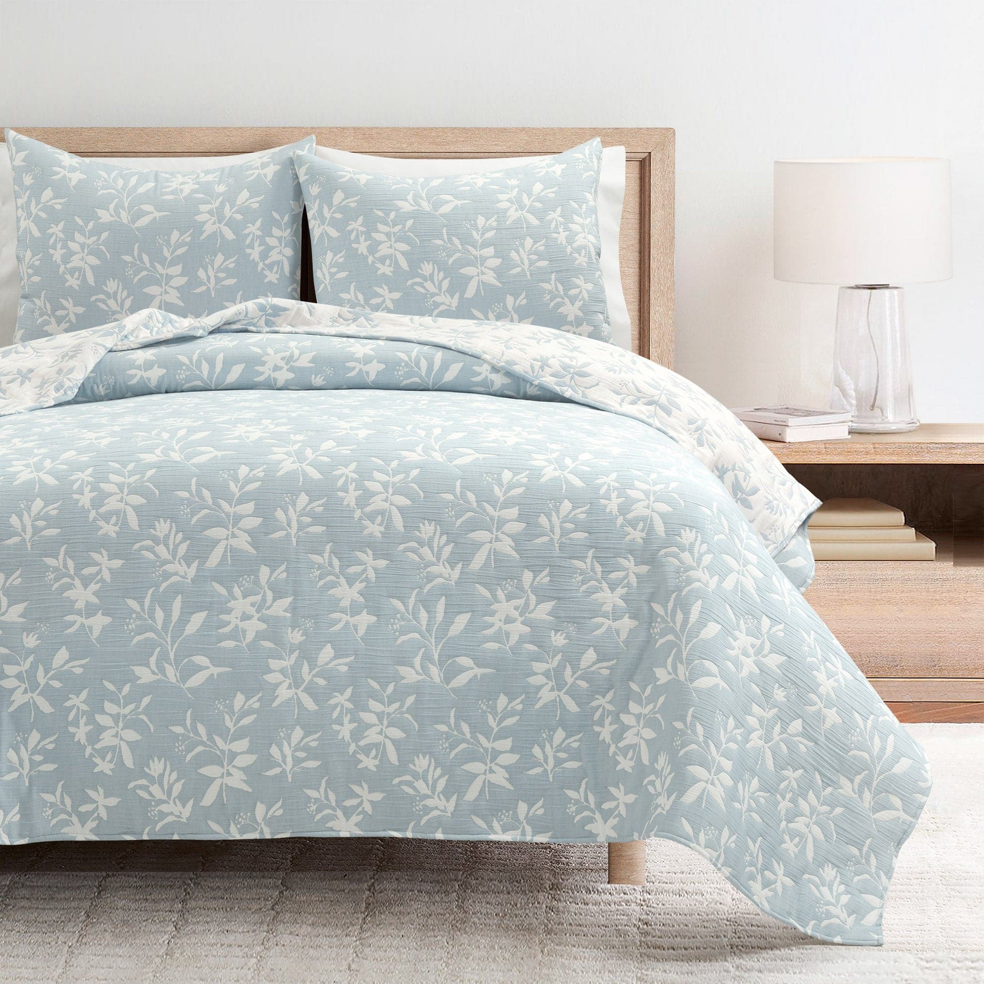 Floral Jacquard Reversible Soft Matelassé 3-Piece Quilt Set - Queen Size Bedding for Cozy Bedroom Decor