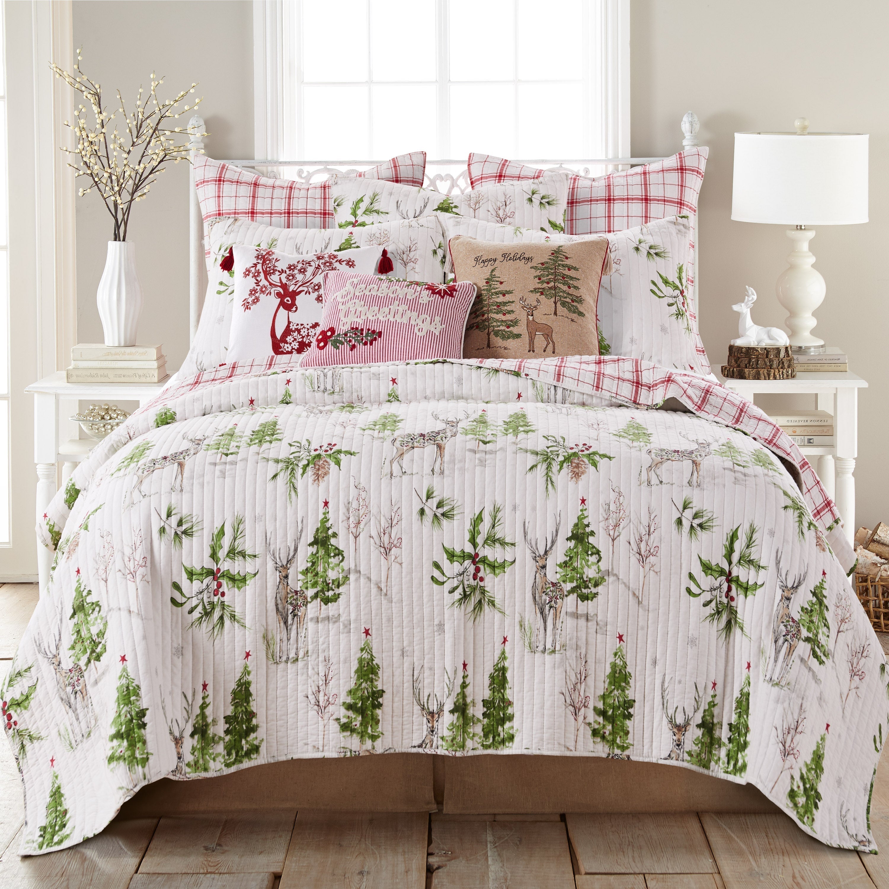 Festive Sleigh Bells Quilt - Cozy Christmas Holiday Bedding Set for Winter Decor & Home Warmth