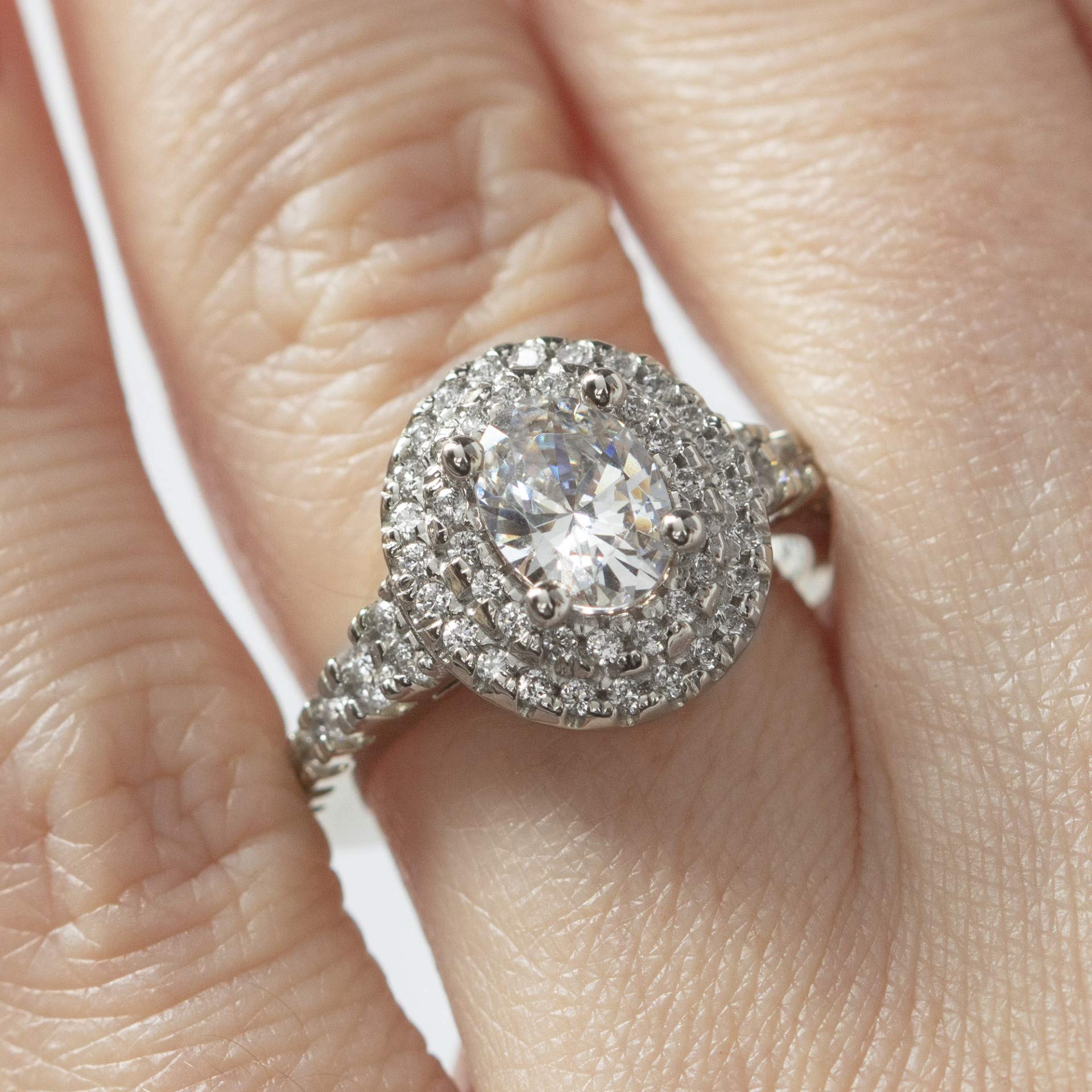 Almeria Oval Cut 2.00CT VVS1 Colorless Moissanite Engagement Ring in 925 Sterling Silver - Perfect Promise & Wedding Ring for Her, Ideal Gift for Anniversaries & Special Occasions