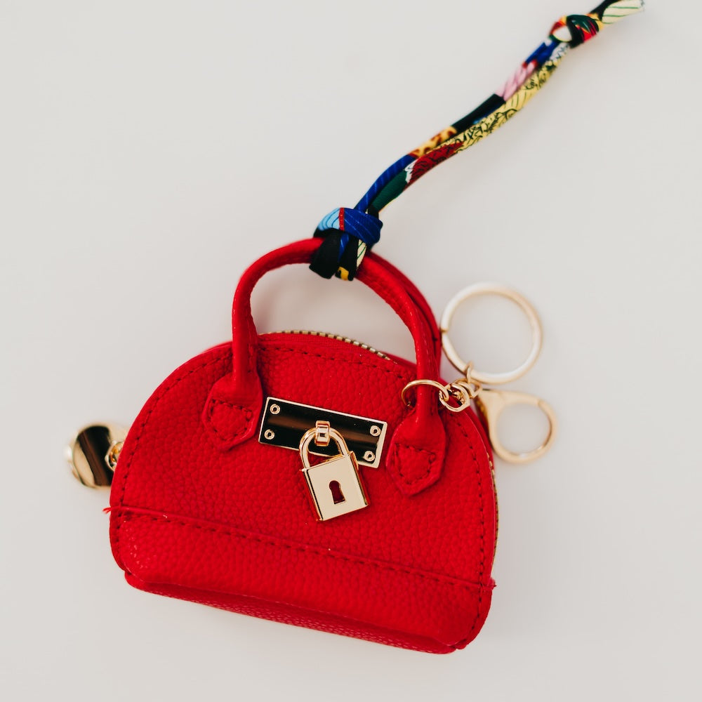 It Girl Bag Charm - Trendy & Stylish Accessory for Handbags, Backpacks & Purses - Perfect for Everyday Use, Travel & Gifting