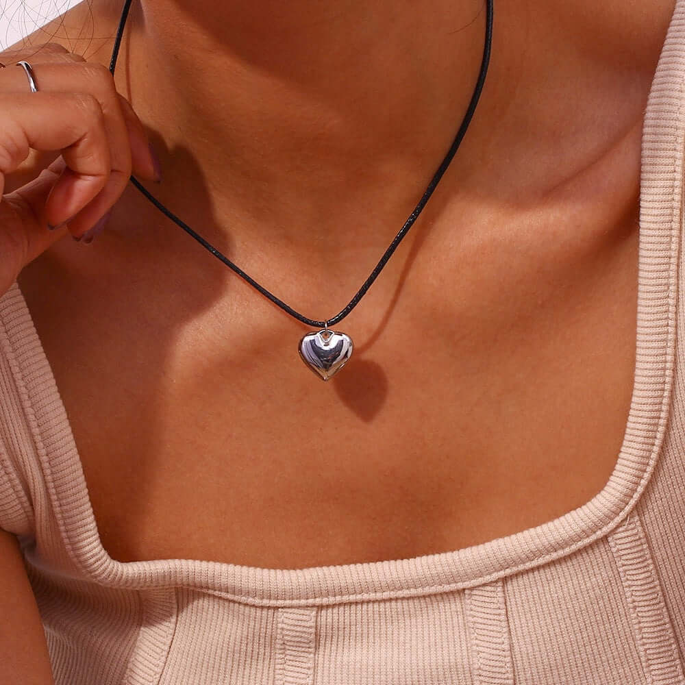 Elegant Black Cord Heart Pendant Necklace in Silver & Gold | Perfect for Valentine's Day Gifts, Anniversary Presents & Romantic Occasions | JDN009
