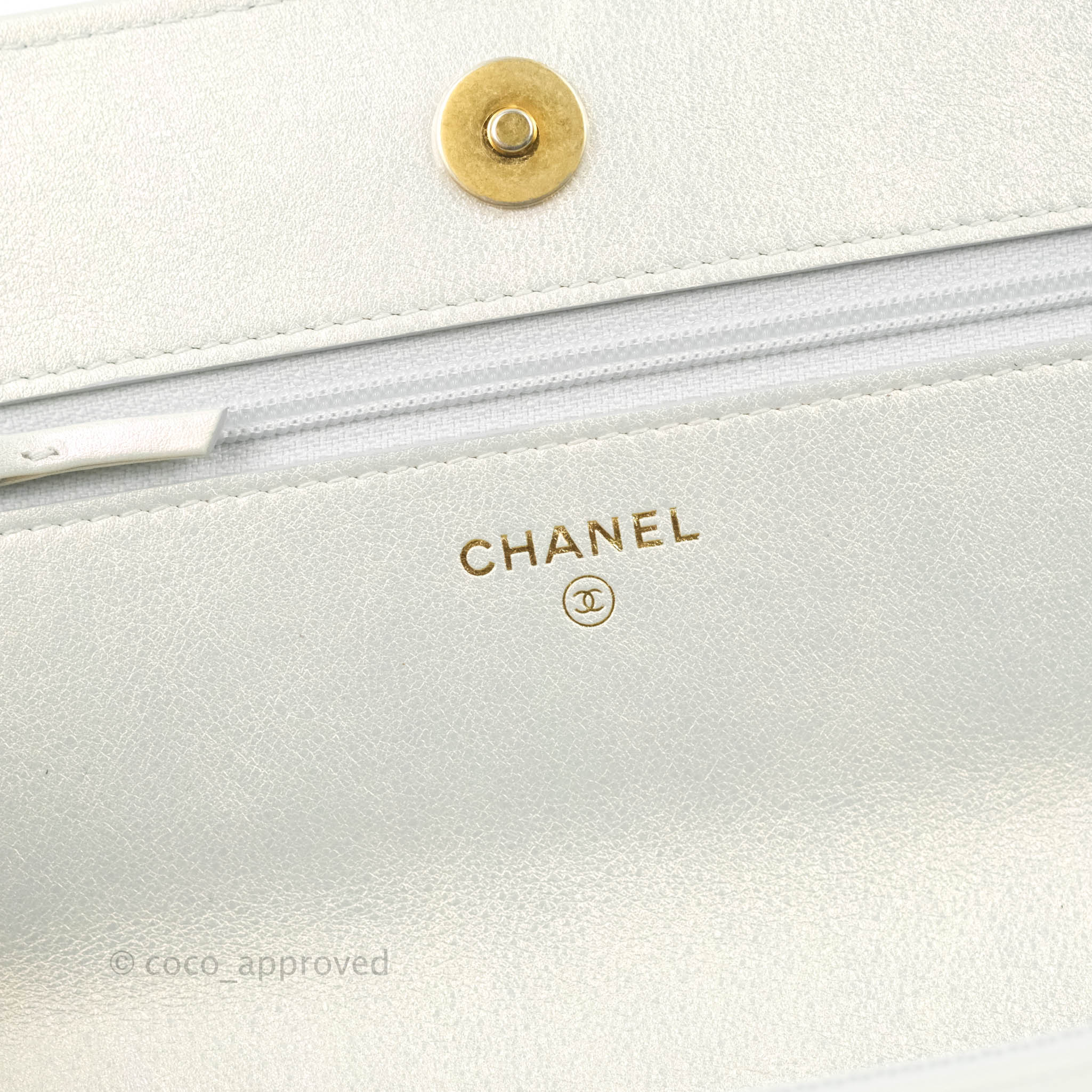 Chanel 19 Quilted Wallet on Chain WOC in Iridescent White with Mixed Hardware - Luxury Crossbody Bag for Women, Perfect for Evening Events & Daily Use