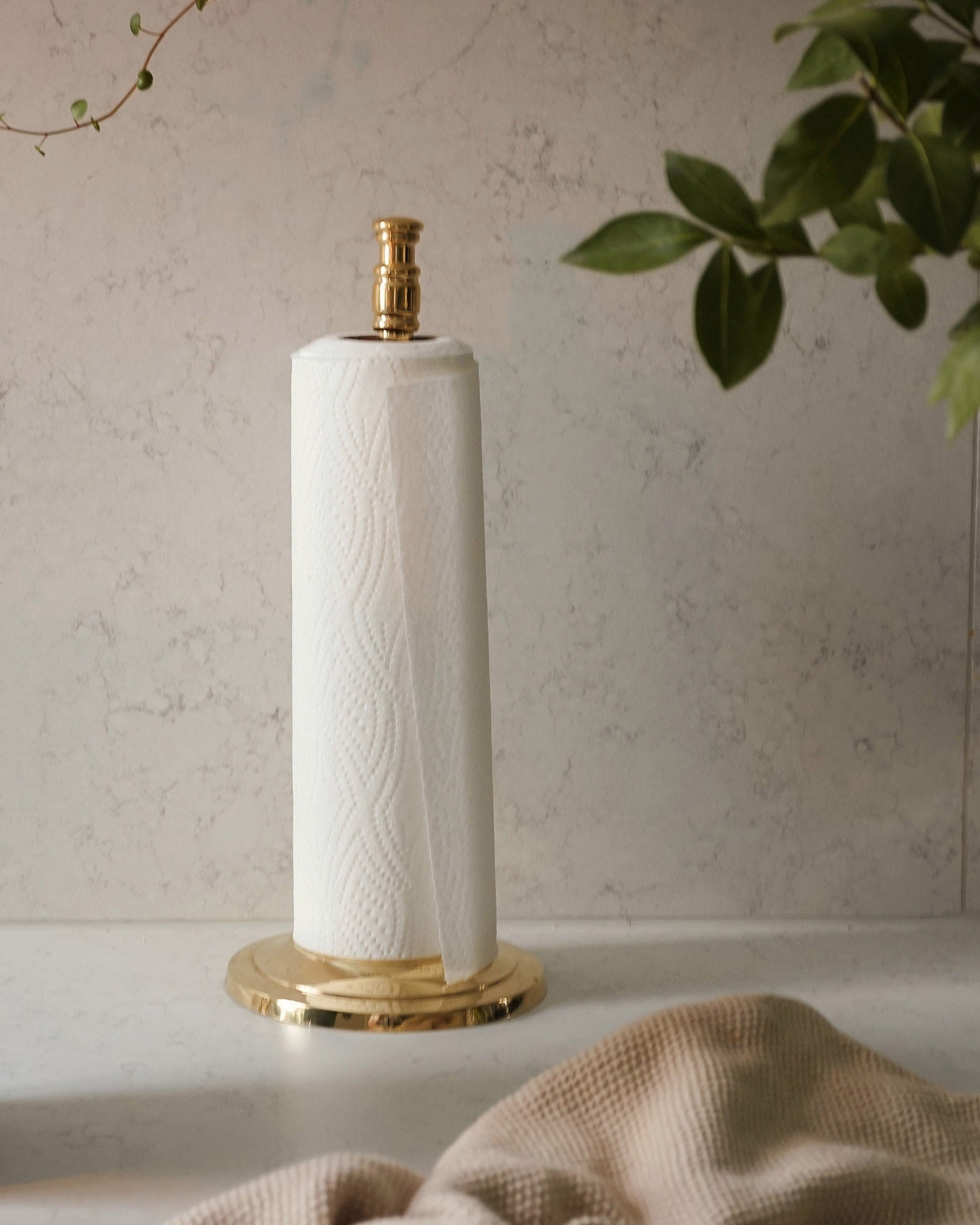 Brighton Brass Paper Towel Holder - Elegant Kitchen Organizer for Home & Office Use