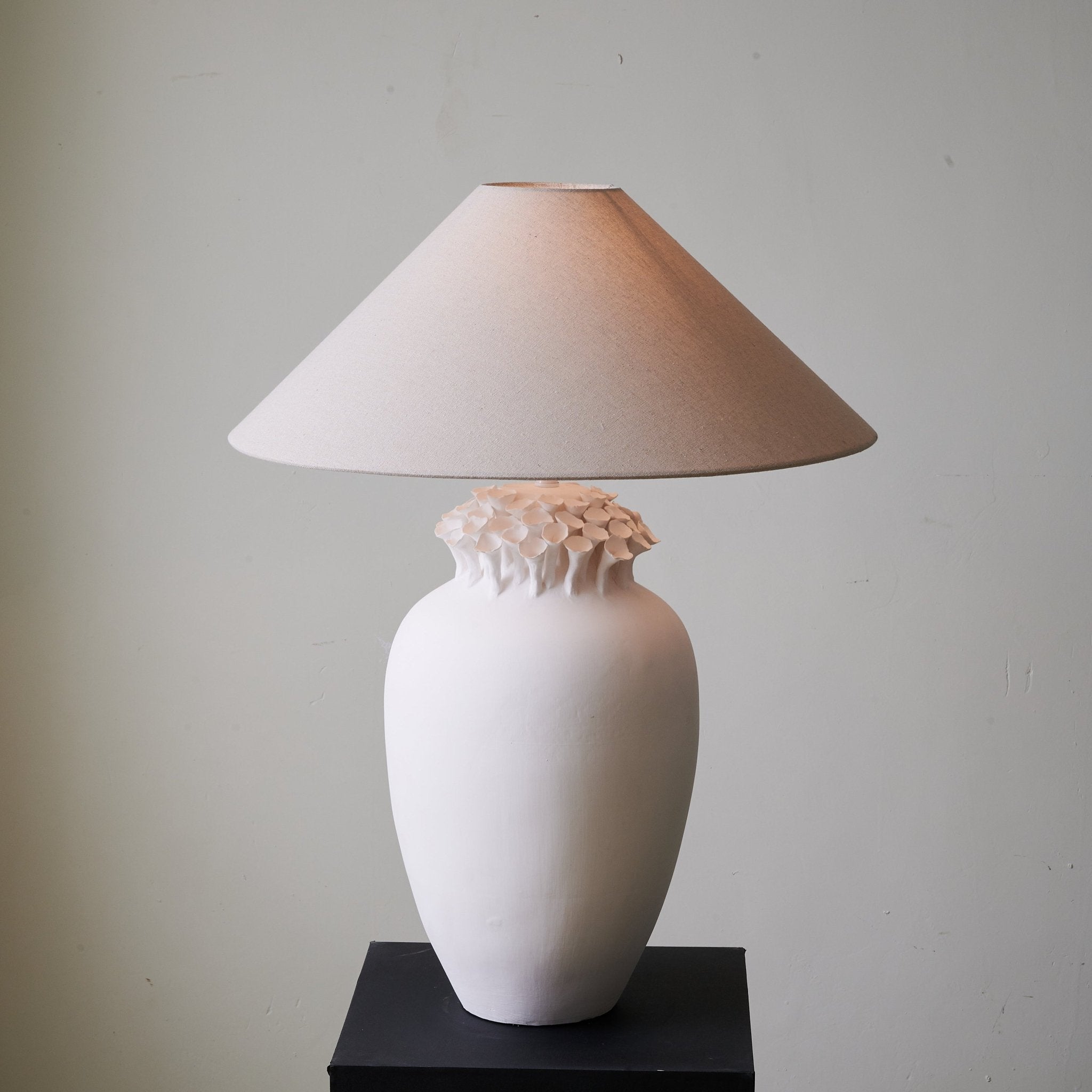 Blossom Crest Ceramic Table Lamp - Elegant Home Decor for Living Room, Bedroom & Office - Soft Lighting Accent Piece for Cozy Ambiance