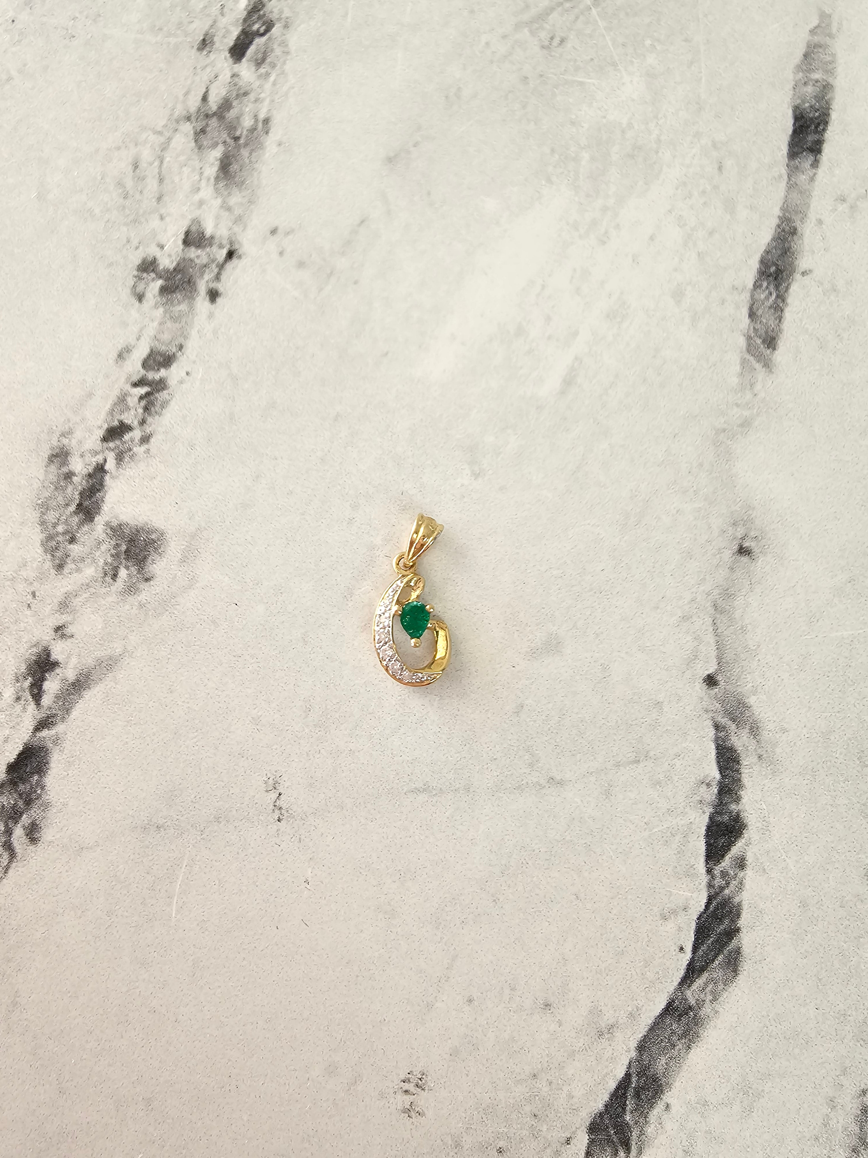 Elegant Pear-Shaped Emerald Necklace with Diamond Accents | 14K Gold Pendant for Women | Perfect for Weddings, Anniversaries & Special Occasions