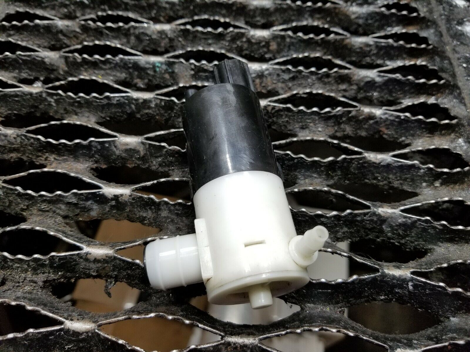 04 05 06 Chrysler Sebring Convertible Windshield Washer Pump OEM Replacement Part - Perfect for Car Maintenance & Windshield Cleaning