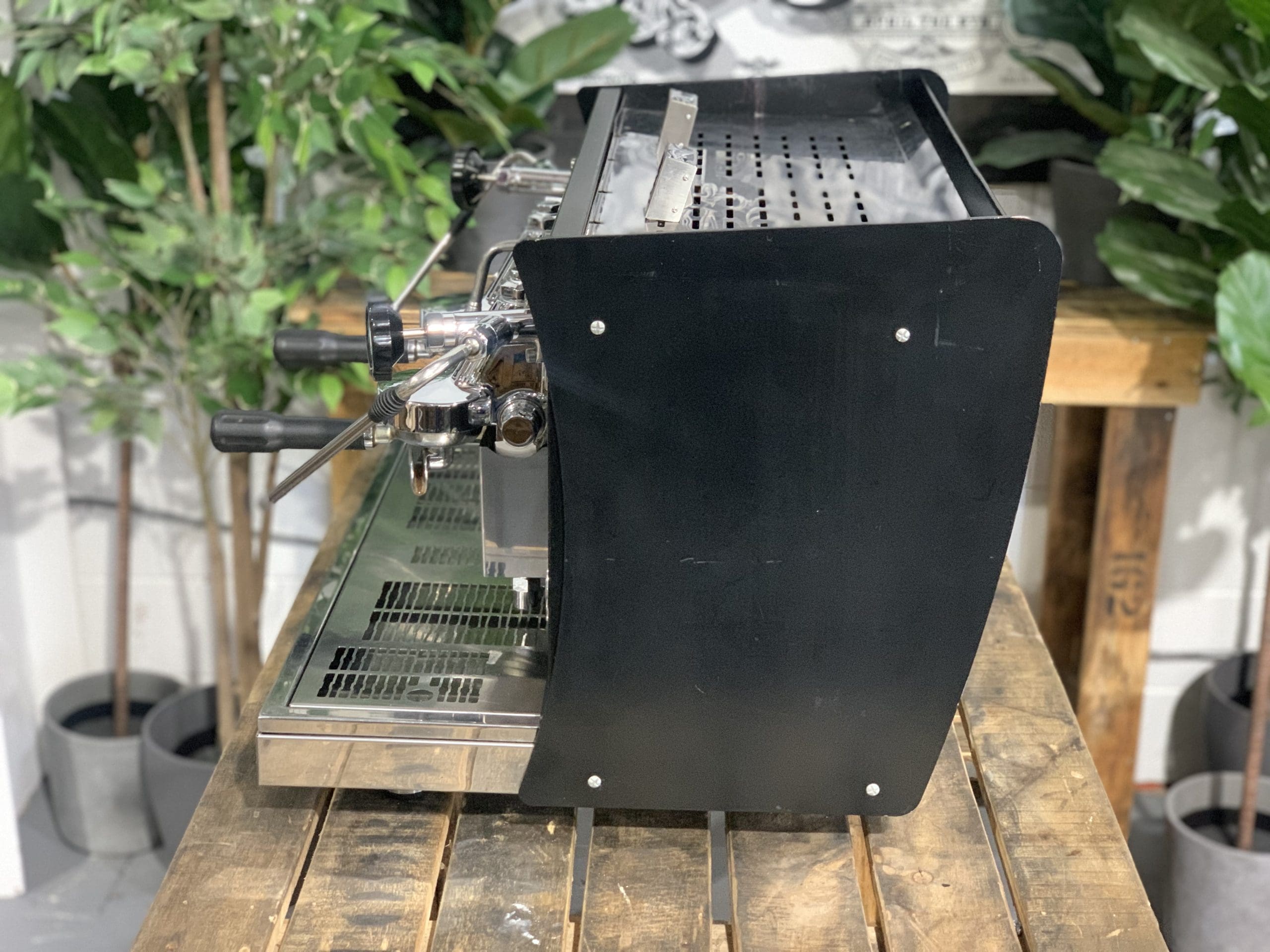 Brugnetti Giulia Manufactum 2 Group Black Commercial Espresso Machine for Coffee Shops & Restaurants | Professional Barista Equipment