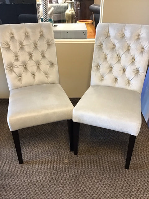 Luxury Gray Velvet Tufted Dining Chairs - Set of 2 Modern Upholstered Side Chairs for Dining Room, Kitchen, and Home Decor