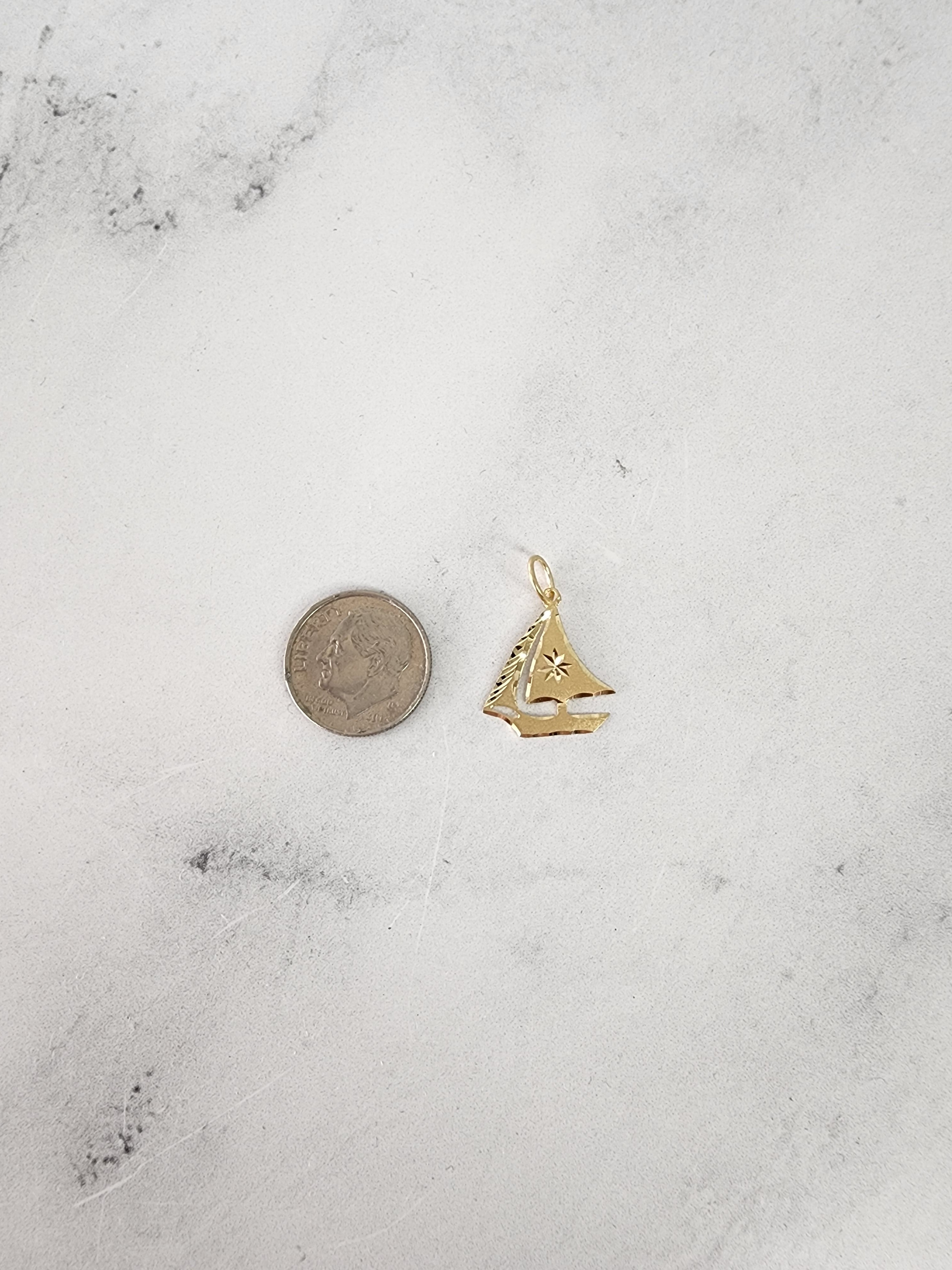 14K Yellow Gold Diamond-Cut Star Sailboat Pendant Necklace - Perfect for Gifts, Anniversaries & Nautical-Themed Jewelry Collections