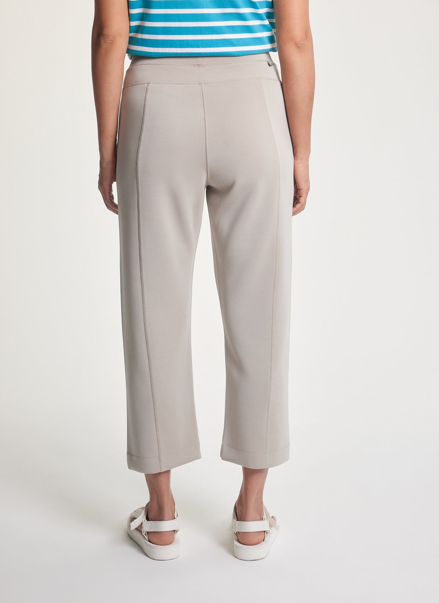 VERO Women's Capri Pants - Lightweight Stretch Comfort for Casual Wear, Yoga & Summer Outfits